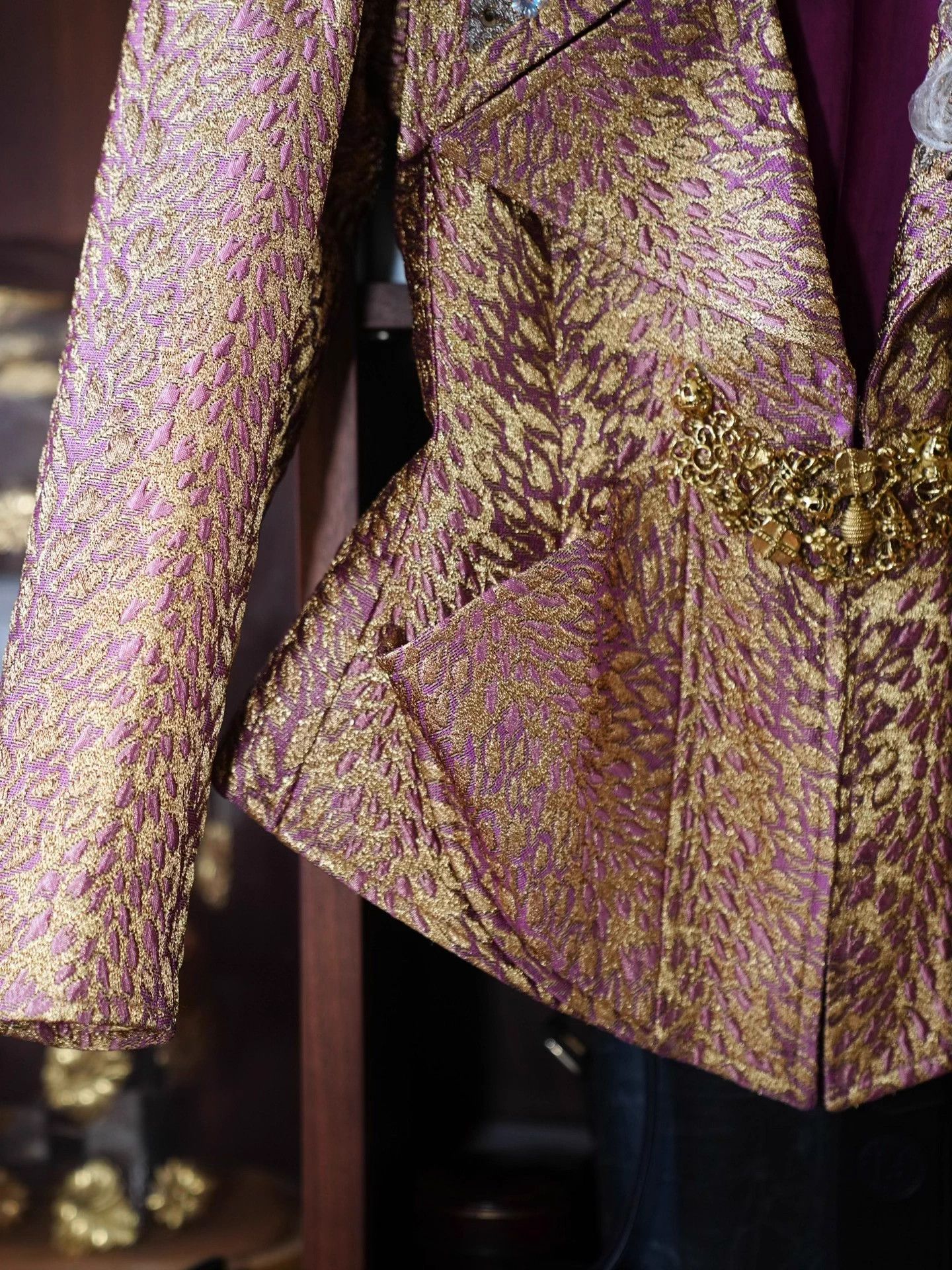 Christian Lacroix Christian Lacroix 1995 FW 2pc Wool Suit Gold-Embroidered Size XS / US 0-2 / IT 36-38 - 9 Thumbnail