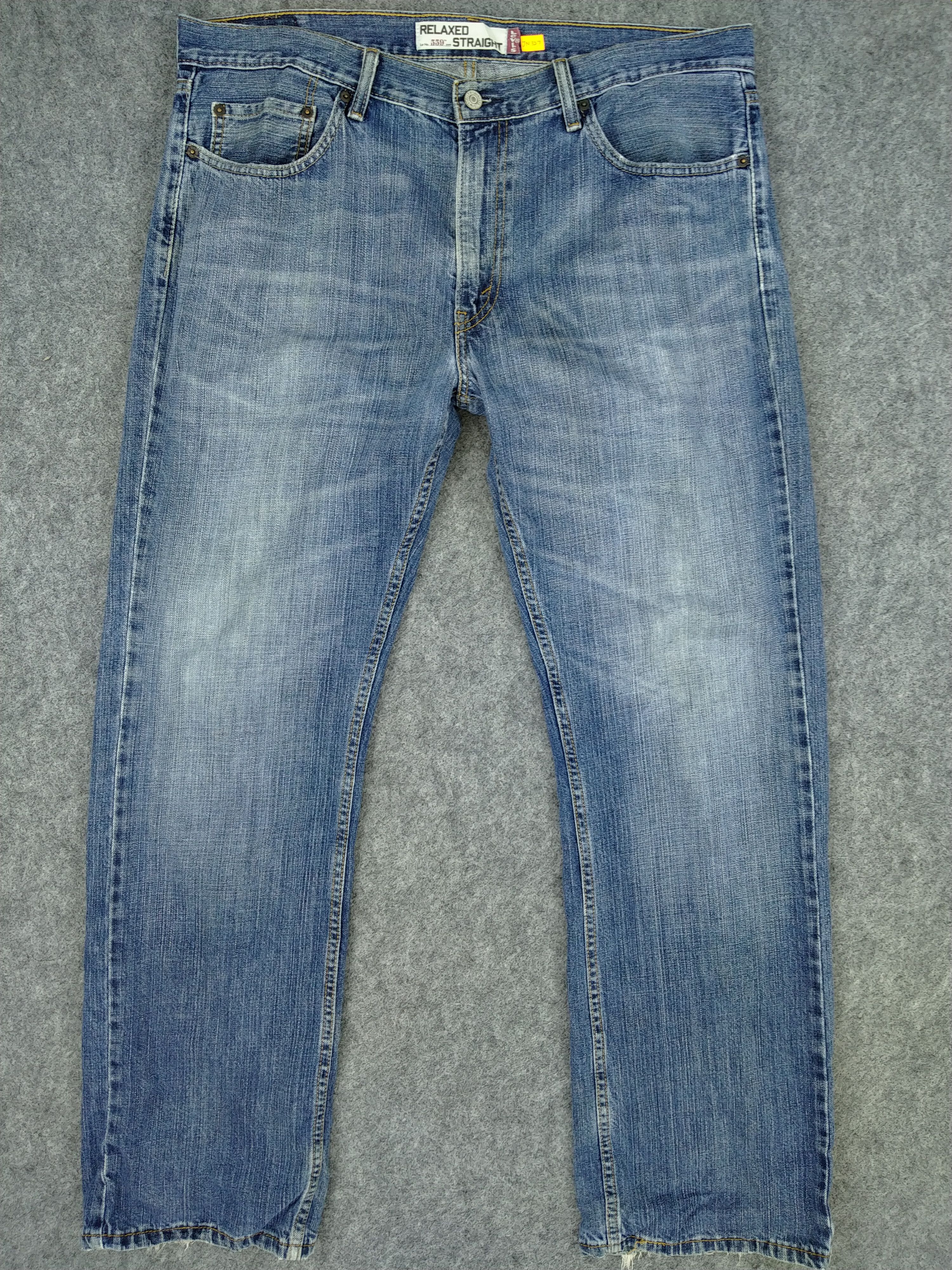 Levi's Distressed Vintage Levi's 559 Relaxed 39x32 Denim -JN327 Size US 39 - 1 Thumbnail
