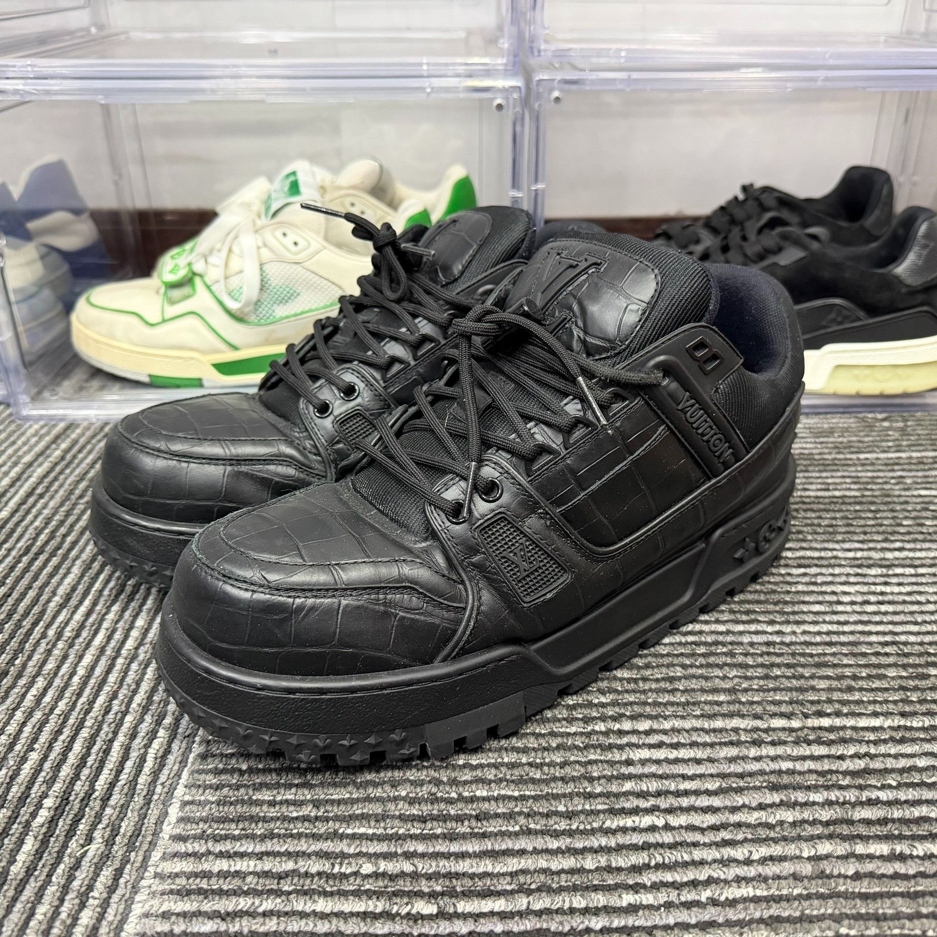 Louis Vuitton Louis Vuitton Black Lowtop Sneakers 9 Men Size US 9 / EU 42 - 1 Thumbnail