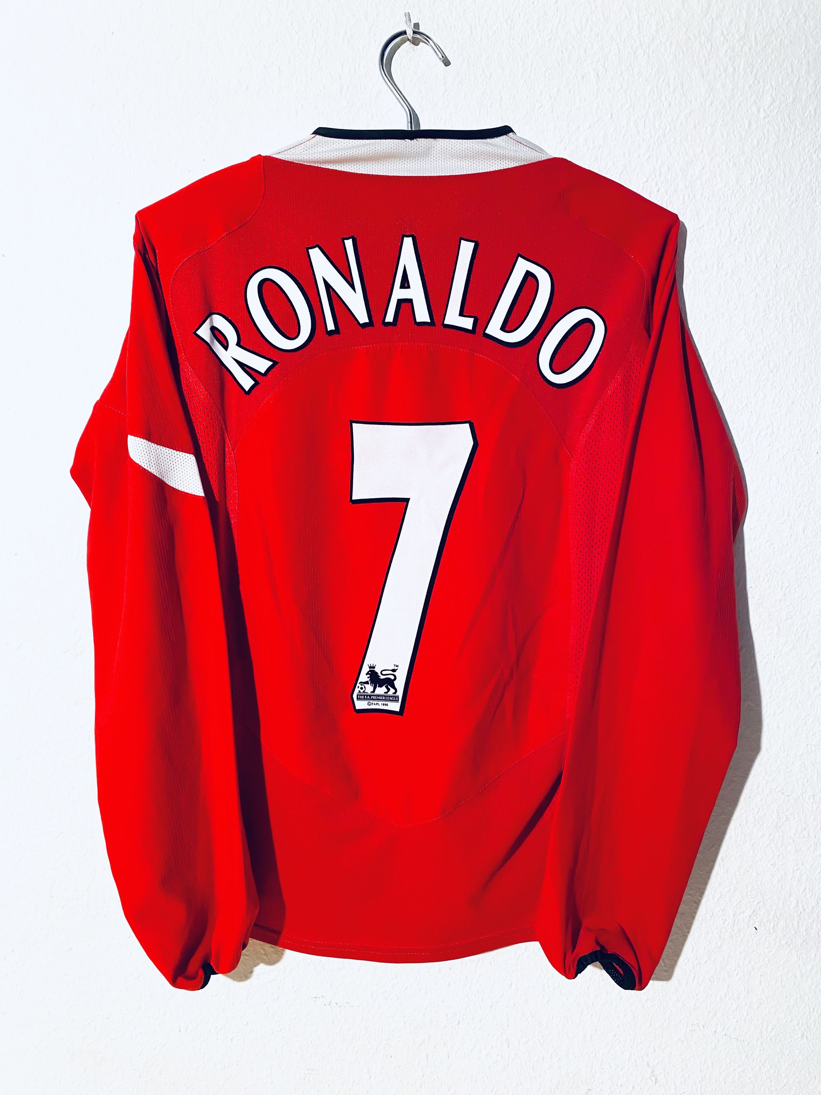 Nike Manchester United *Ronaldo* Home Shirt 2004 - 2006 LS Size US S / EU 44-46 / 1 - 1 Thumbnail