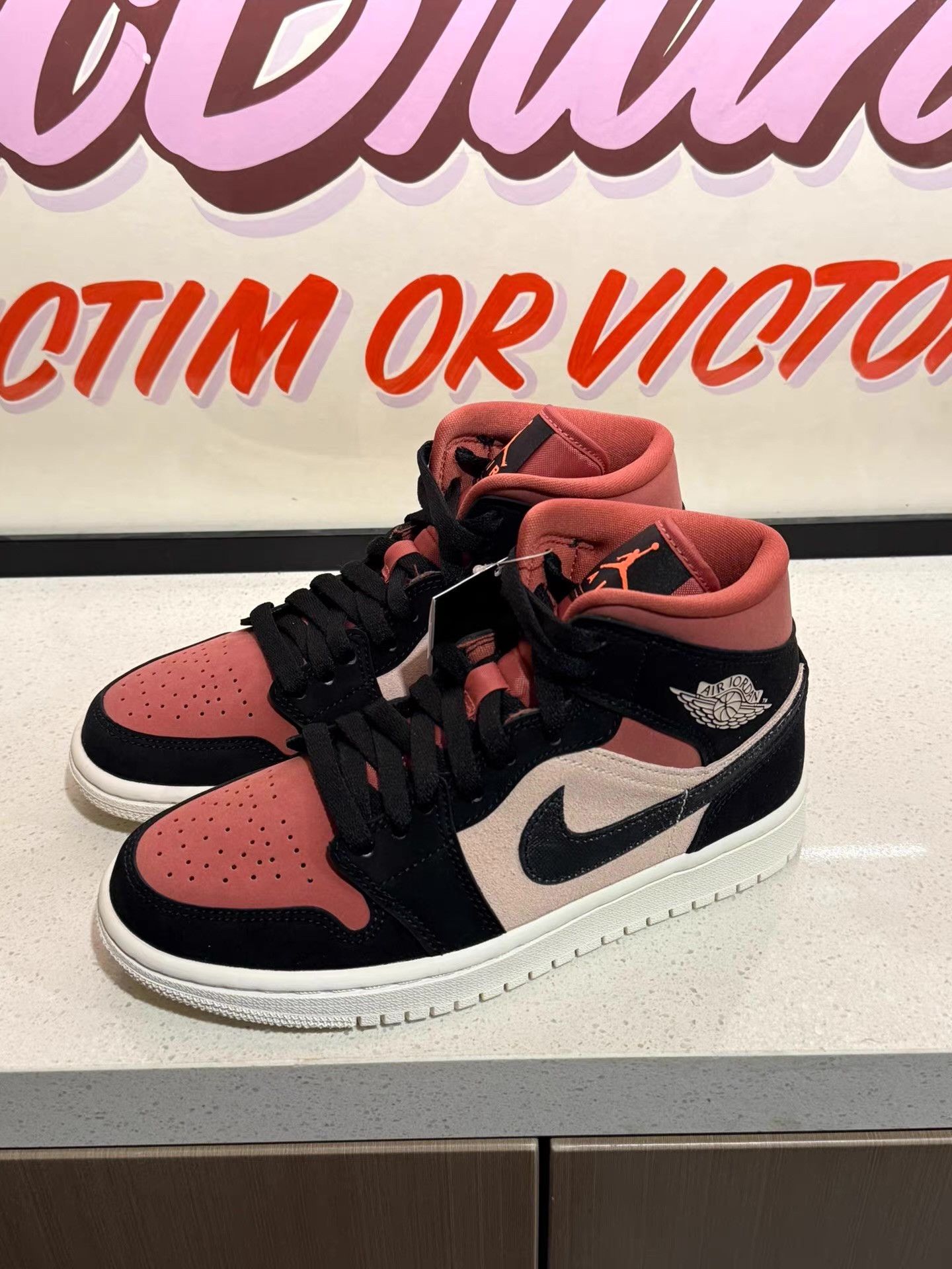 Nike Jordan Air Jordan 1 Mid basketball shoe。Ｑ20 Size US 6.5 / IT 36.5 - 1 Thumbnail