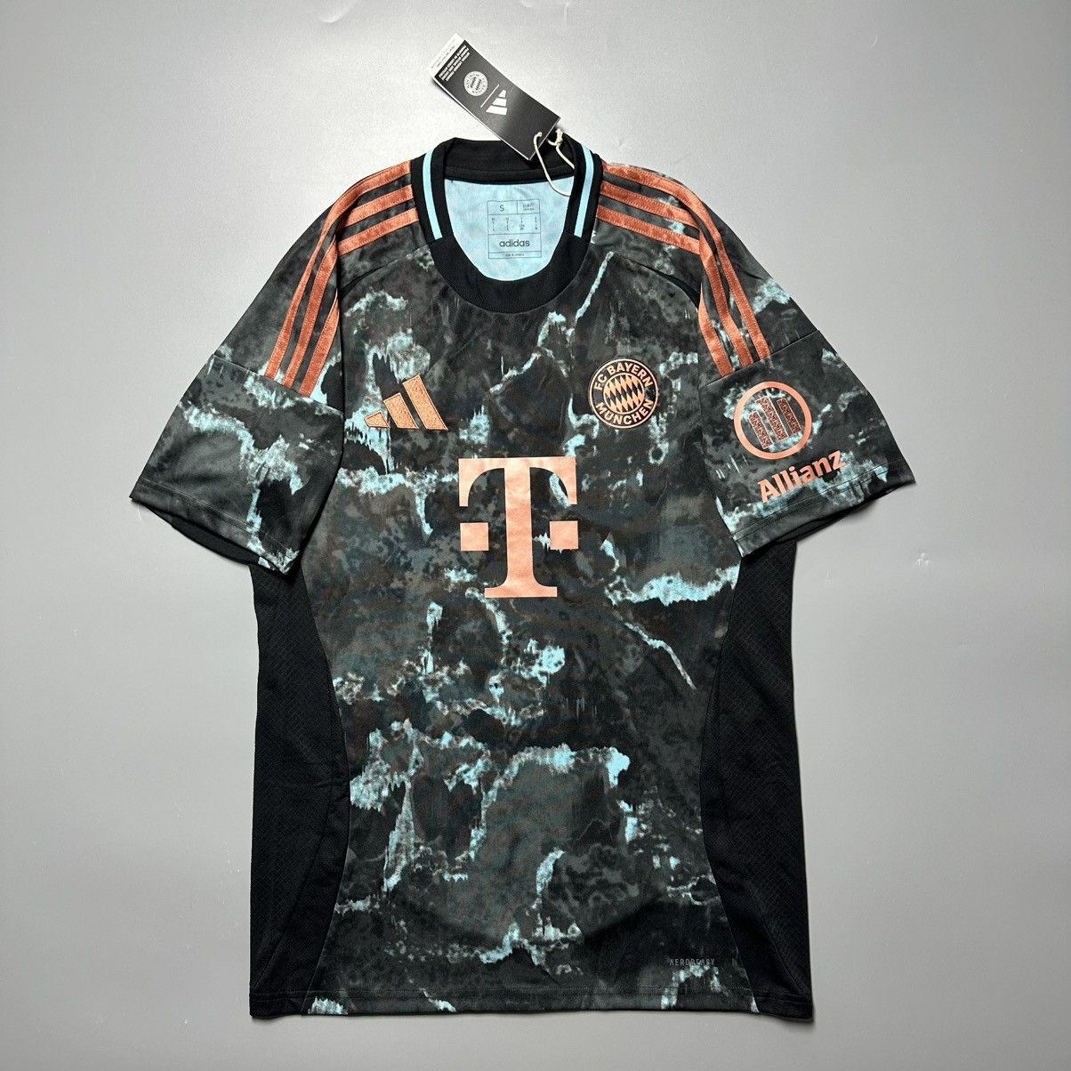 Vintage BAYERN ADIDAS 2024/2025 FOOTBALL AWAY JERSEY #17 OLISE Size US S / EU 44-46 / 1 - 2 Thumbnail