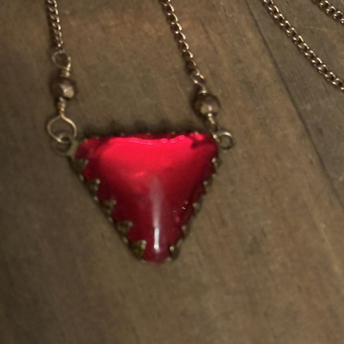 Vintage Vintage long bronze tone red triangle glass necklace Size ONE SIZE - 2 Thumbnail