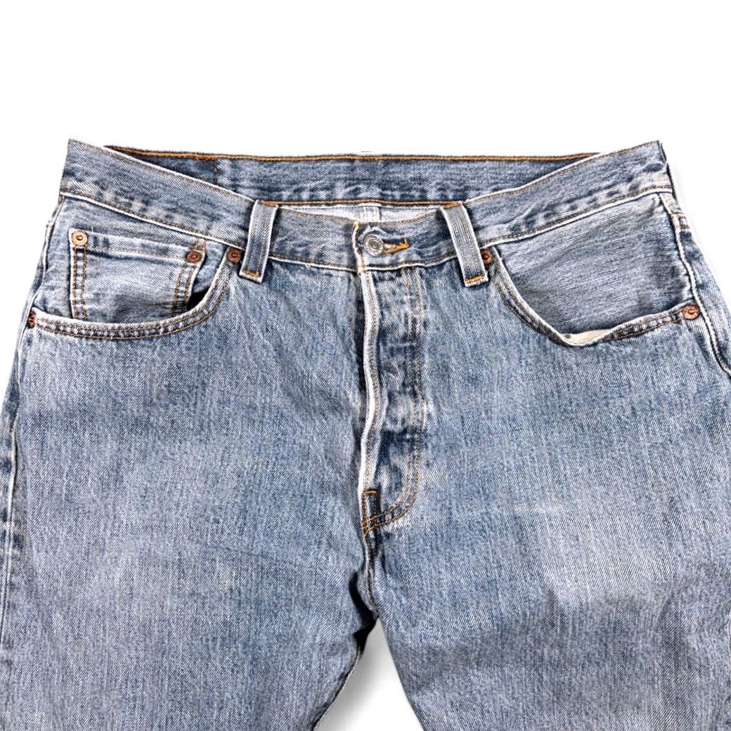 Levi's VINTAGE Levi's 501 Jeans Mens 34x30 Blue Light Wash Denim Button Fly 90s Size US 34 / EU 50 - 4 Thumbnail