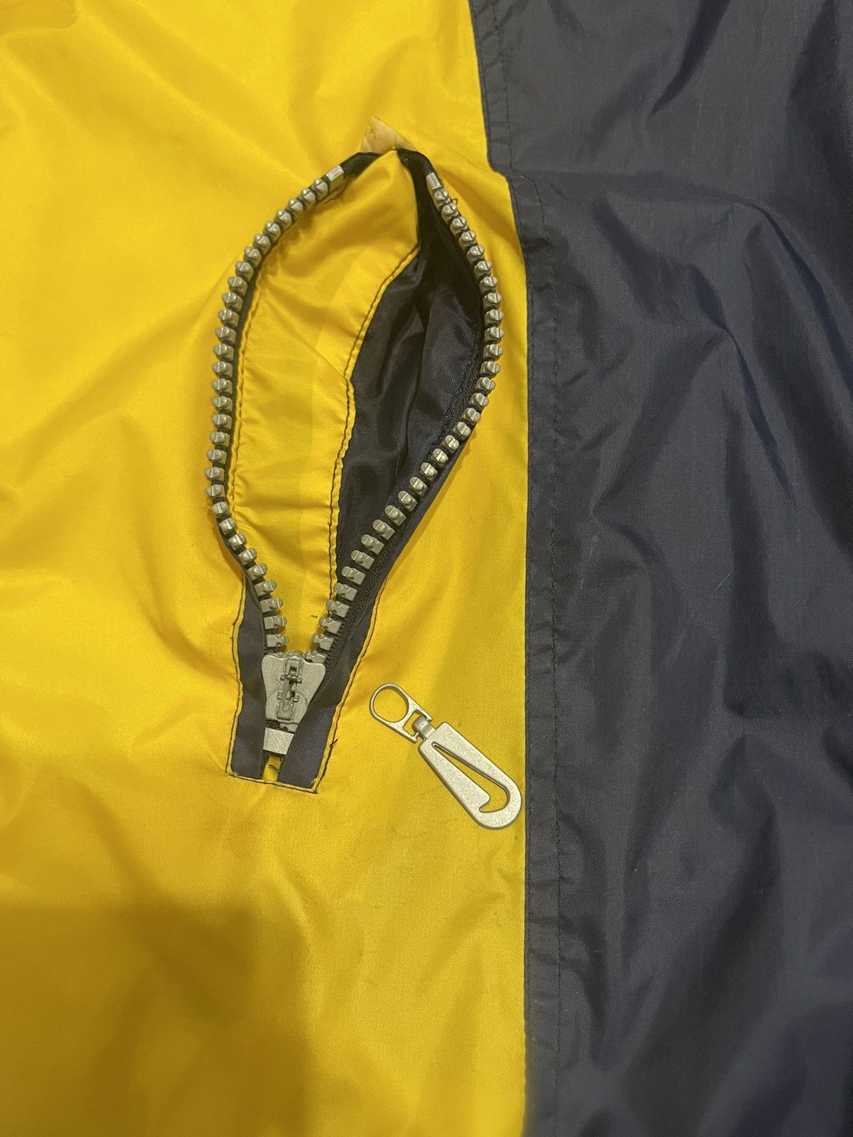Nike NIKE VINTAGE RETRO BIG LOGO RARE JACKET SIZE L-XL Size US L / EU 52-54 / 3 - 23 Thumbnail