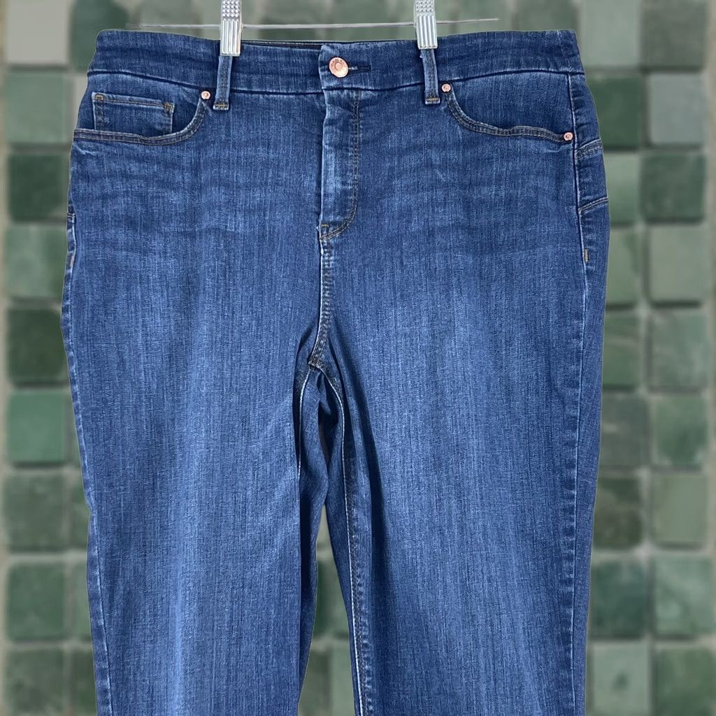 Vintage Chico's Jeans Womens Size 8 Blue Straight Leg Mid Rise So Slimming Denim Stretch Pockets Classic 5-Pocket Design Size 30" / US 8 / IT 44 - 1 Thumbnail