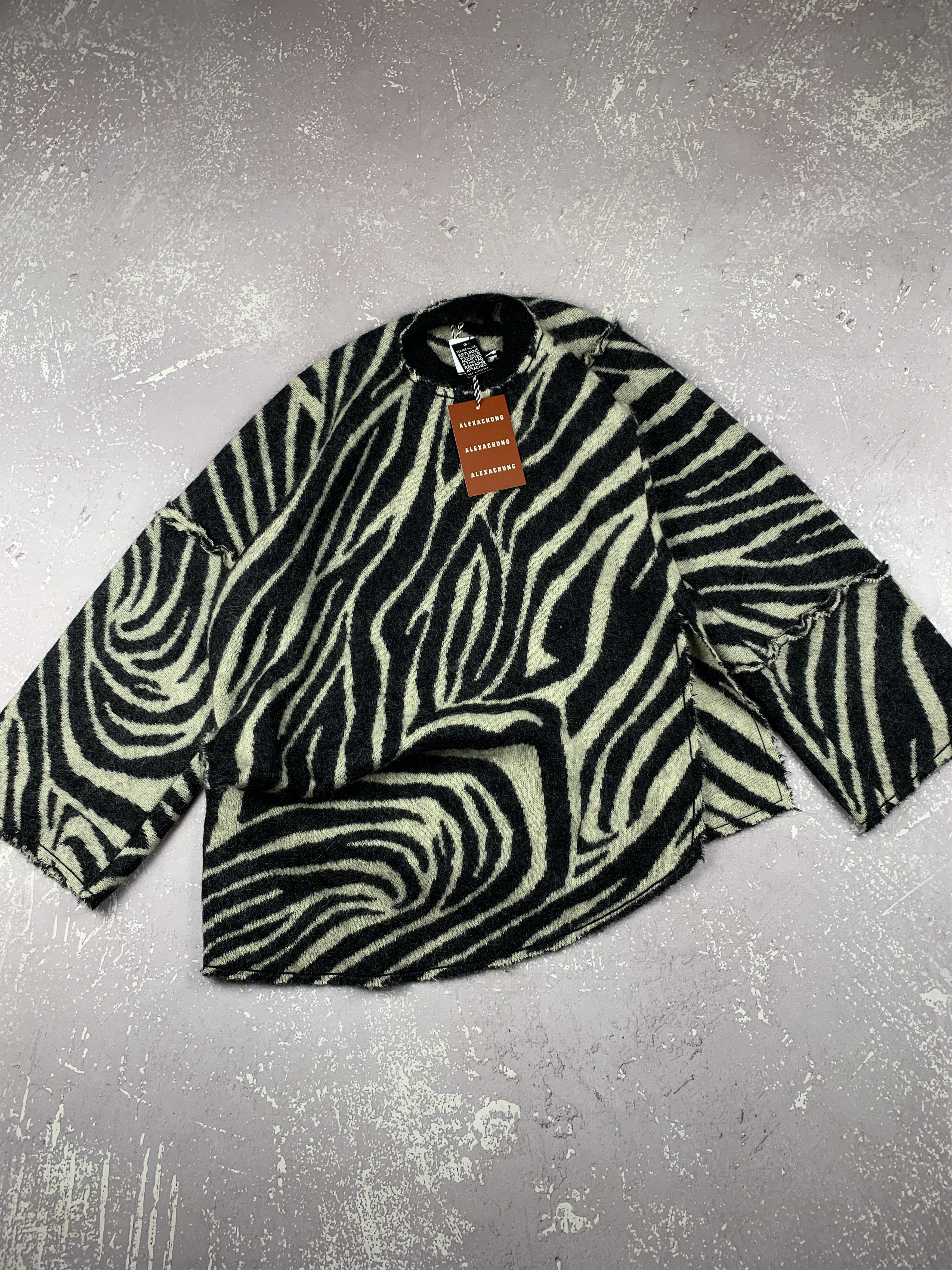 Alexa Chung BNWT $939 Alexa Chung Oversized Zebra Print Mohair Sweater Size S / US 4 / IT 40 - 3 Thumbnail