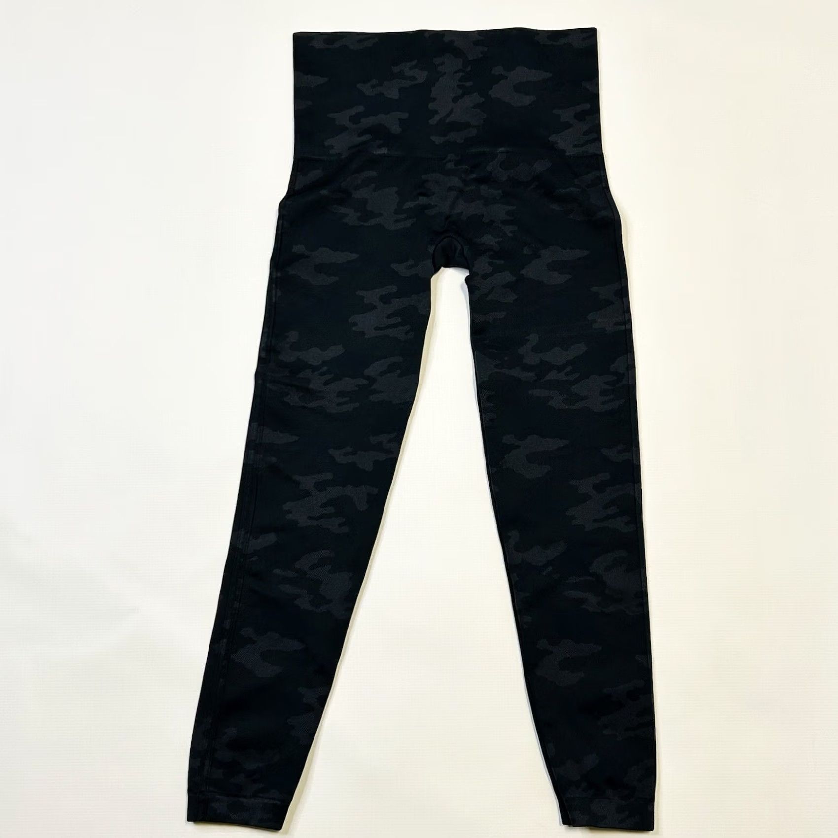 Spanx Spanx Look At Me Now Seamless Camo Leggings Black/Green XL Womens Leggings Camouflage Seamless Nylon Spandex 26in Inseam High Rise Size 40" / US 18 - 3 Thumbnail