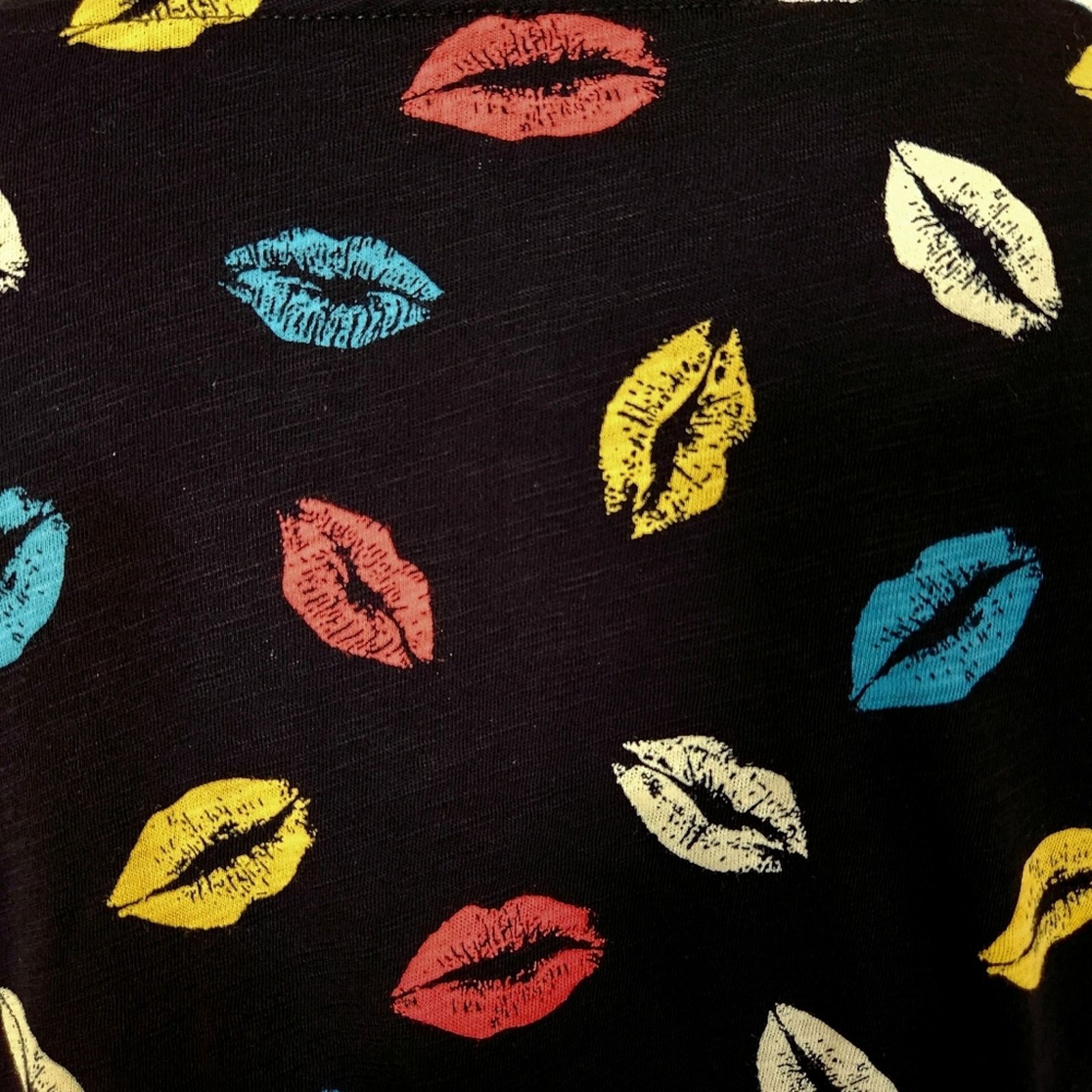 Torrid TORRID ☆ MUTI-COLOR KISSES ☆ CLASSIC SLUB TEE ☆ NWOT Size 4XL / US 24-26 - 6 Thumbnail