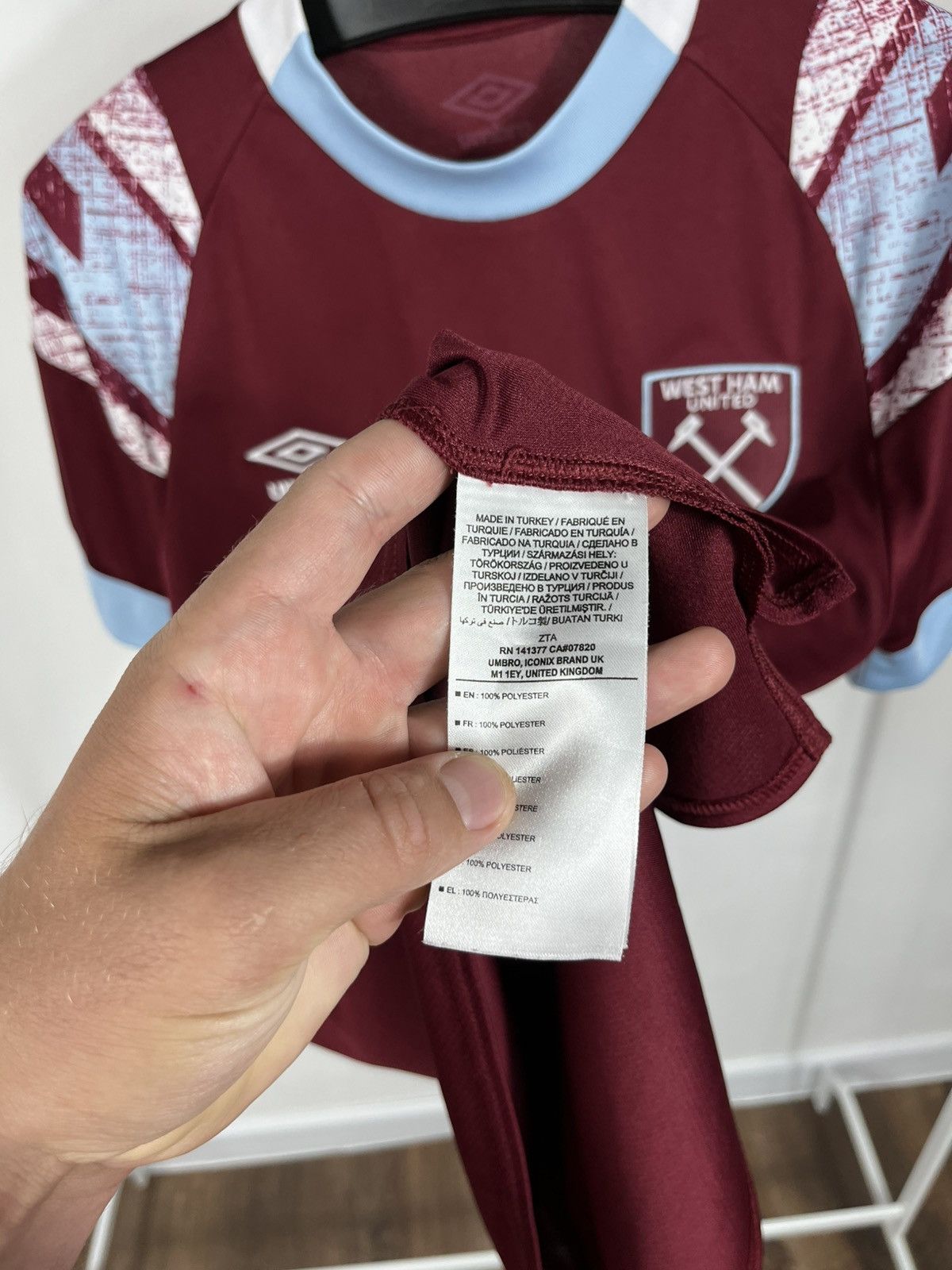 Umbro West Ham United Umbro Home Jersey 2022/23 Soccer Shirt S Size US S / EU 44-46 / 1 - 8 Thumbnail