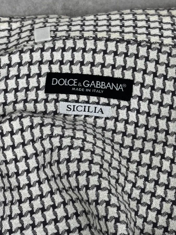 Dolce & Gabbana 2010s Dolce & Gabbana Black & White Sicilian Premium Shirt Size US S / EU 44-46 / 1 - 11 Thumbnail