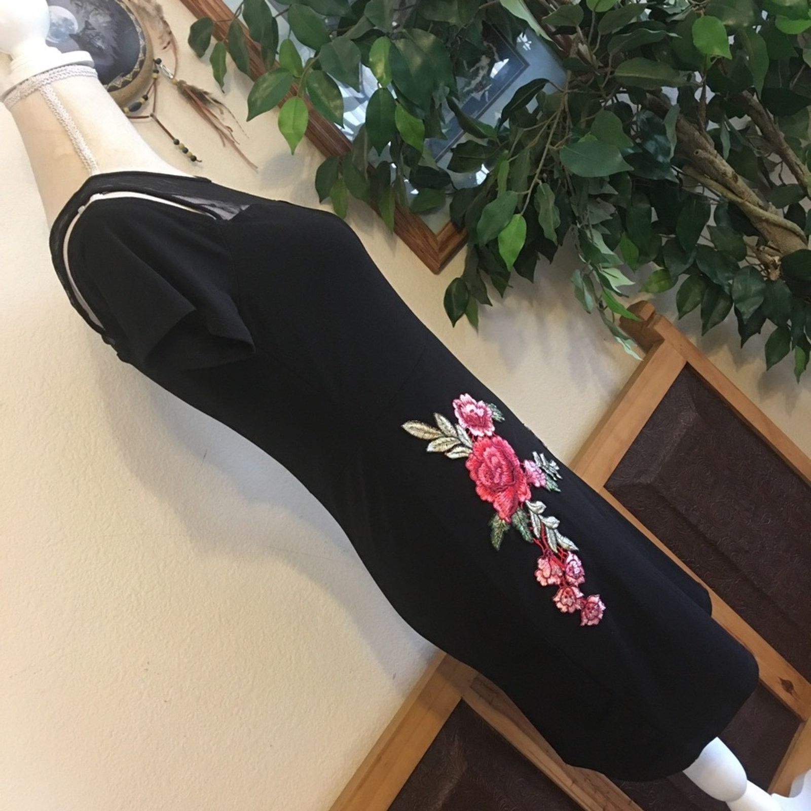 Designer Sweet Rain cold shoulder floral embroidered dress Size M / US 6-8 / IT 42-44 - 5 Thumbnail