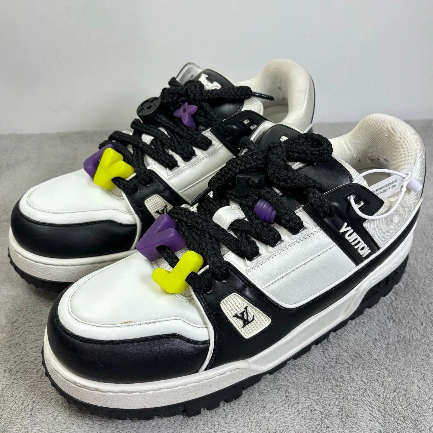 Louis Vuitton Louis Vuitton Training White Lowtop Sneakers 43.5 Men Size US 10.5 / EU 43-44 - 1 Thumbnail