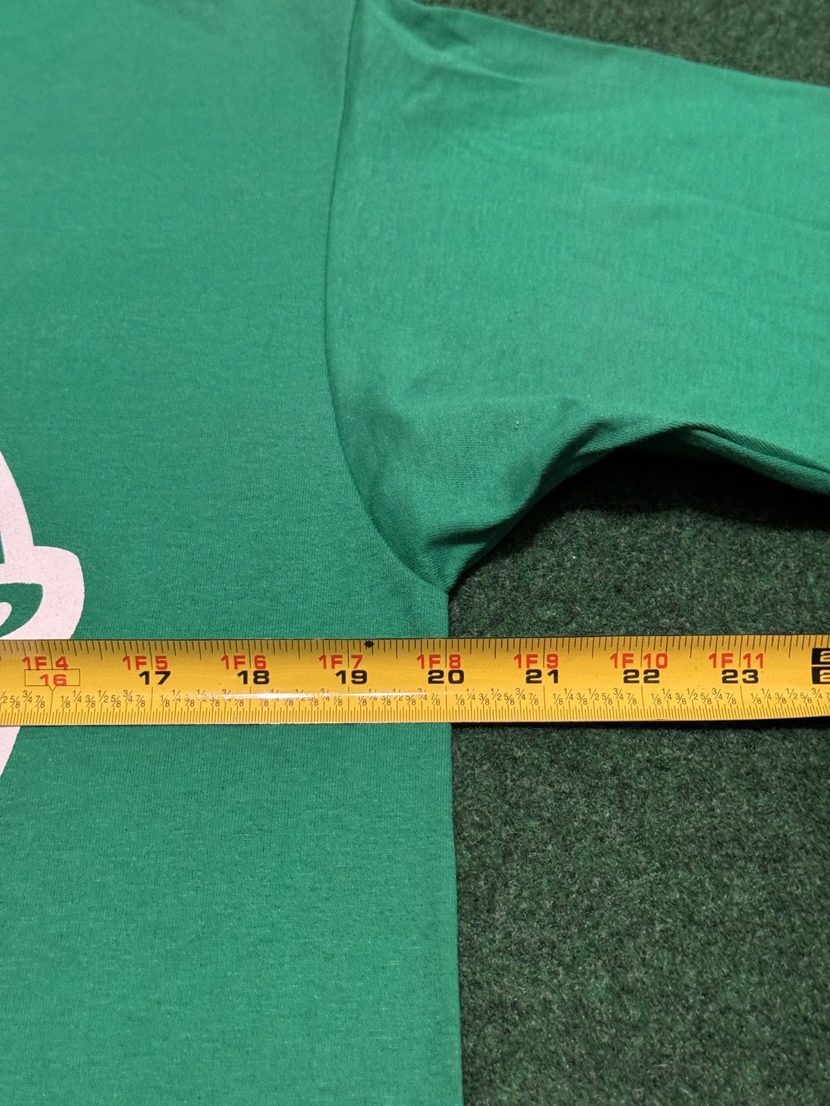 Vintage Vintage Erie Otters OHL 90s Hockey Green St Pattys T Shirt Size US M / EU 48-50 / 2 - 5 Thumbnail