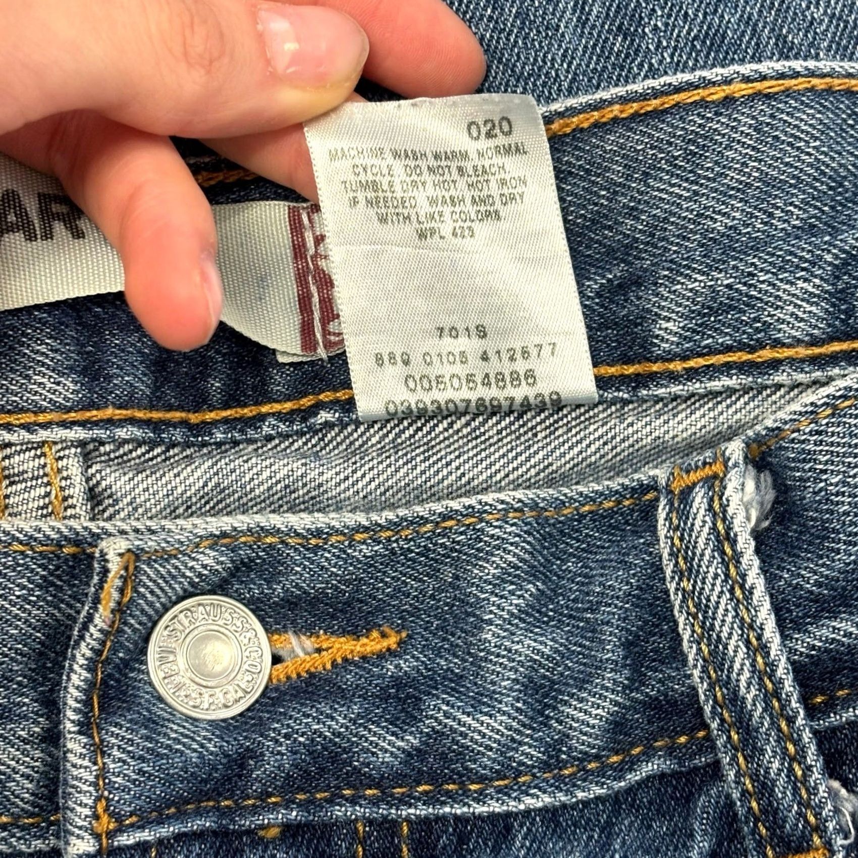 Levi's VINTAGE Levi's 505 Mens Jeans Denim Blue Regular Fit 36x31 Mid Wash Red Tab Boys? Womens? Size US 35 - 6 Thumbnail