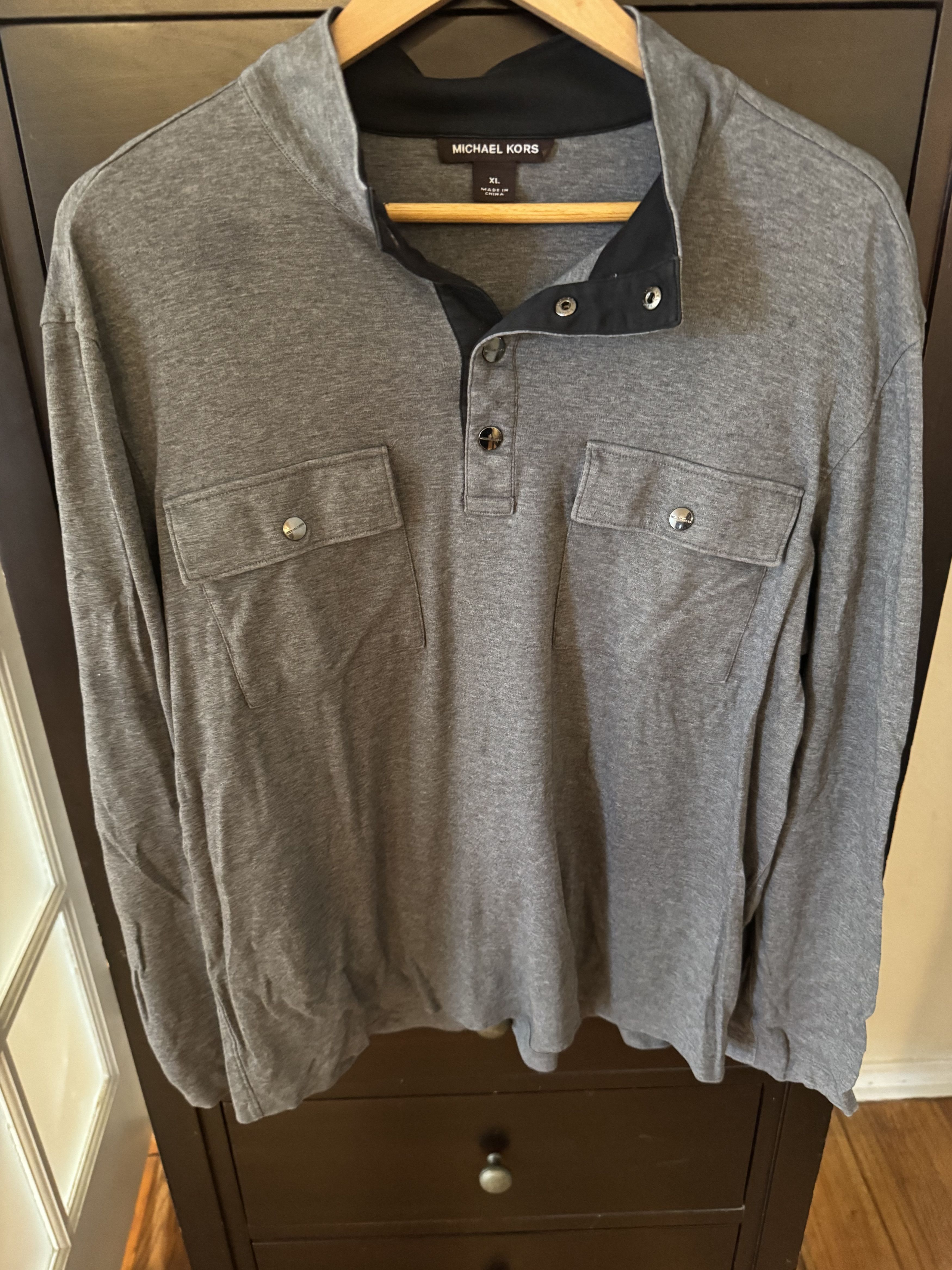 Michael Kors Michael Kors Light Grey Sweatshirt. US XL. Gently Used Size US XL / EU 56 / 4 - 5 Thumbnail