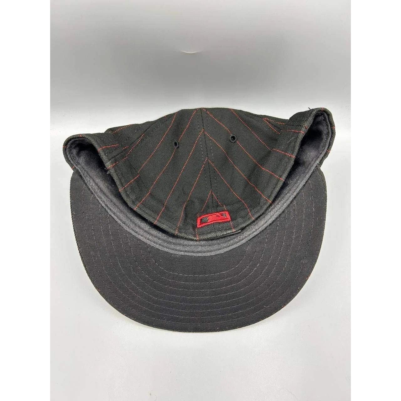New Era New York Yankees Hat Men 7 1/2 Black Pinstripe MLB Fitted Size ONE SIZE - 4 Thumbnail