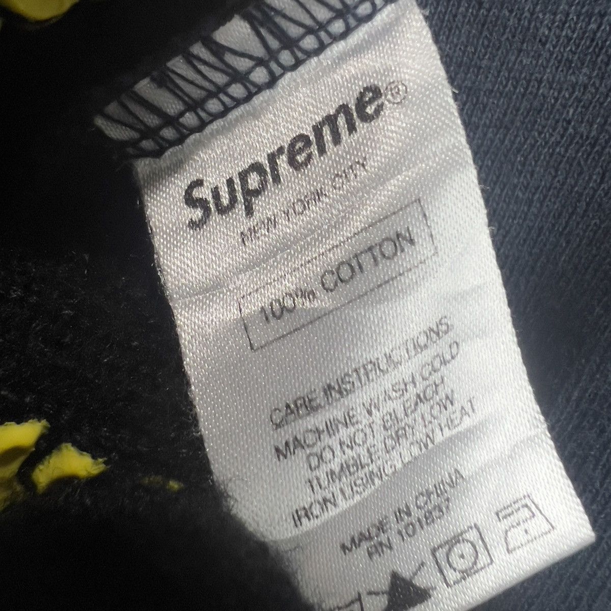 Supreme Supreme Pocket Size US M / EU 48-50 / 2 - 13 Thumbnail