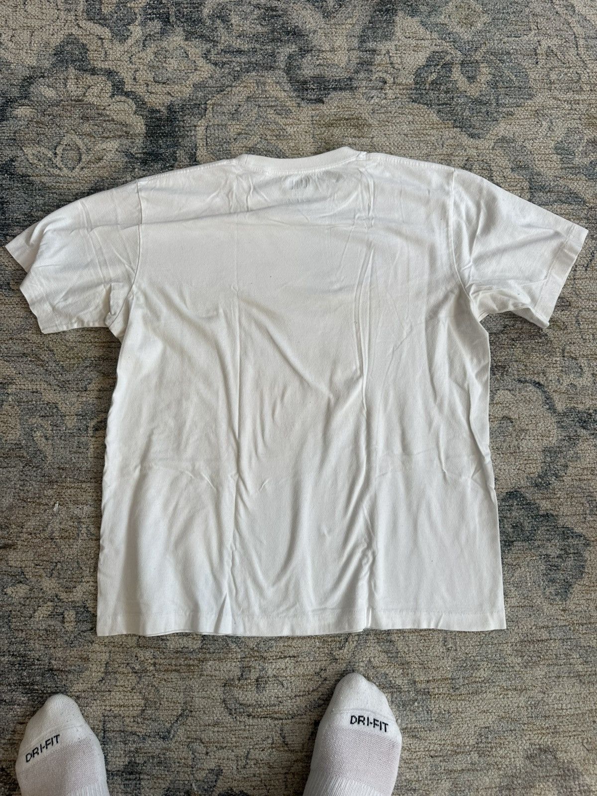 Kaws Kaws x Uniqlo clean slate tee white Size US L / EU 52-54 / 3 - 3 Thumbnail