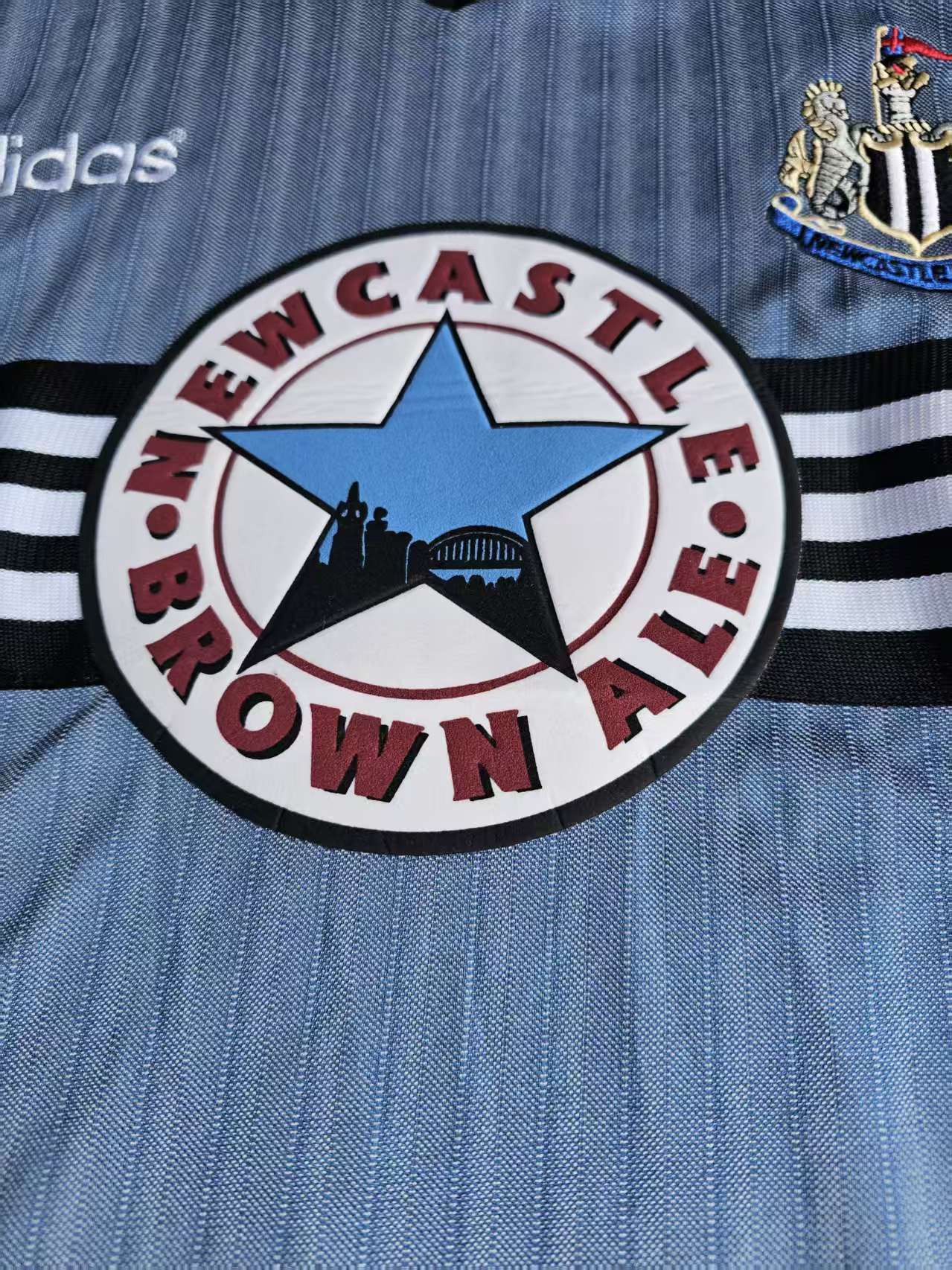 Other 1995 1996 Newcastle United #9 Alan Shearer Jersey Size US S / EU 44-46 / 1 - 4 Thumbnail