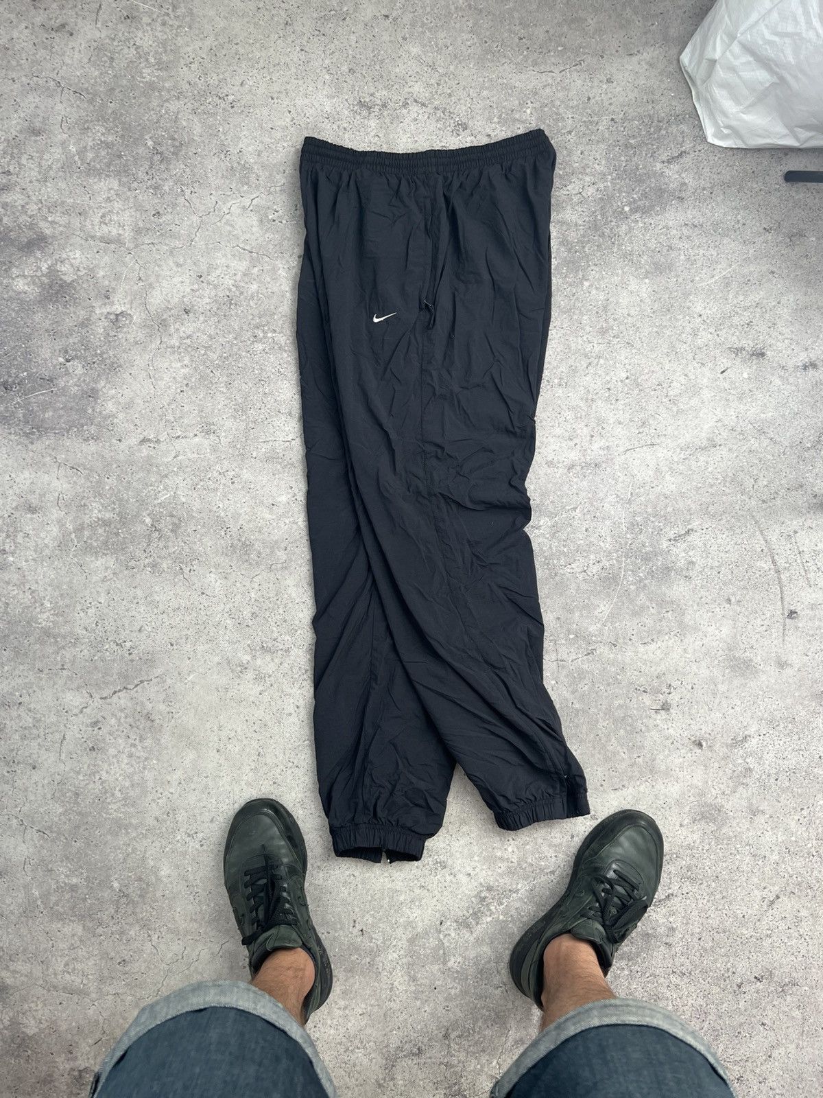Nike VINTAGE Y2K DRILL CARGO NIKE NYLON PANTS PARACHUTE Size US 34 / EU 50 - 1 Thumbnail