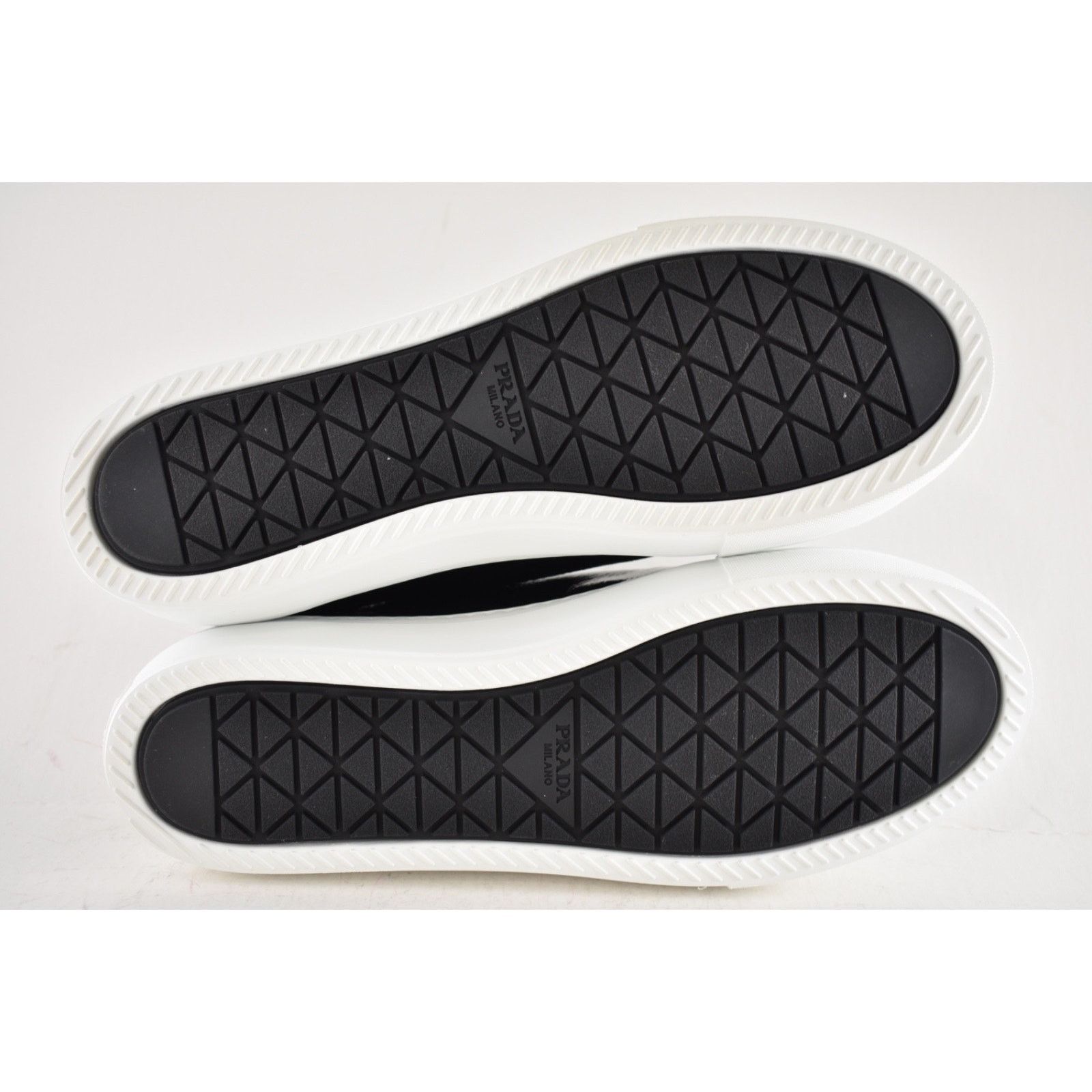 Prada Prada Smash Naplak Logo Flat Low Top Trainer Sneaker 39 Size US 9 / IT 39 - 16 Thumbnail