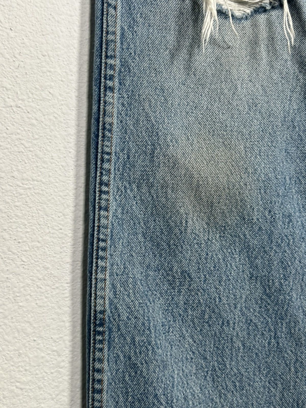 KHAITE ‘Abigail’ Distrressed Straight Leg Jeans Size 28" / US 6 / IT 42 - 5 Thumbnail