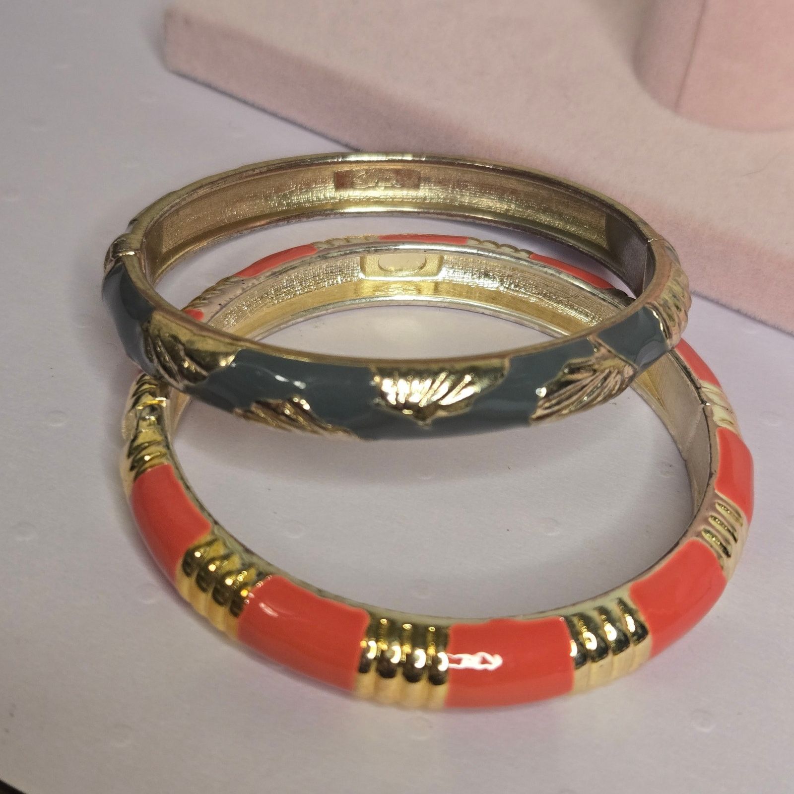 GOLDSIGN Coral & Grey Sequin Enamel Hinged Bangle Bracelets Set Size ONE SIZE - 2 Thumbnail