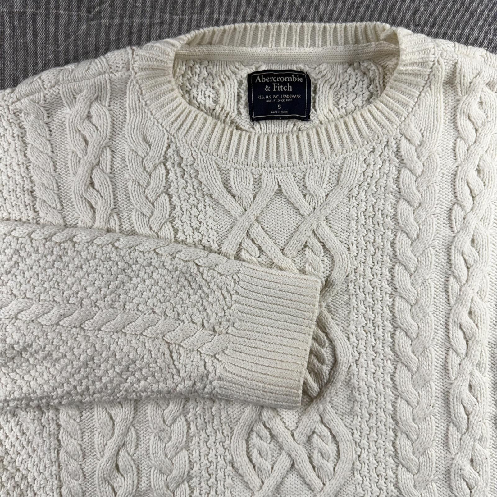 Abercrombie & Fitch Abercrombie Sweater Women's S White Cable Knit Size S / US 4 / IT 40 - 1 Thumbnail