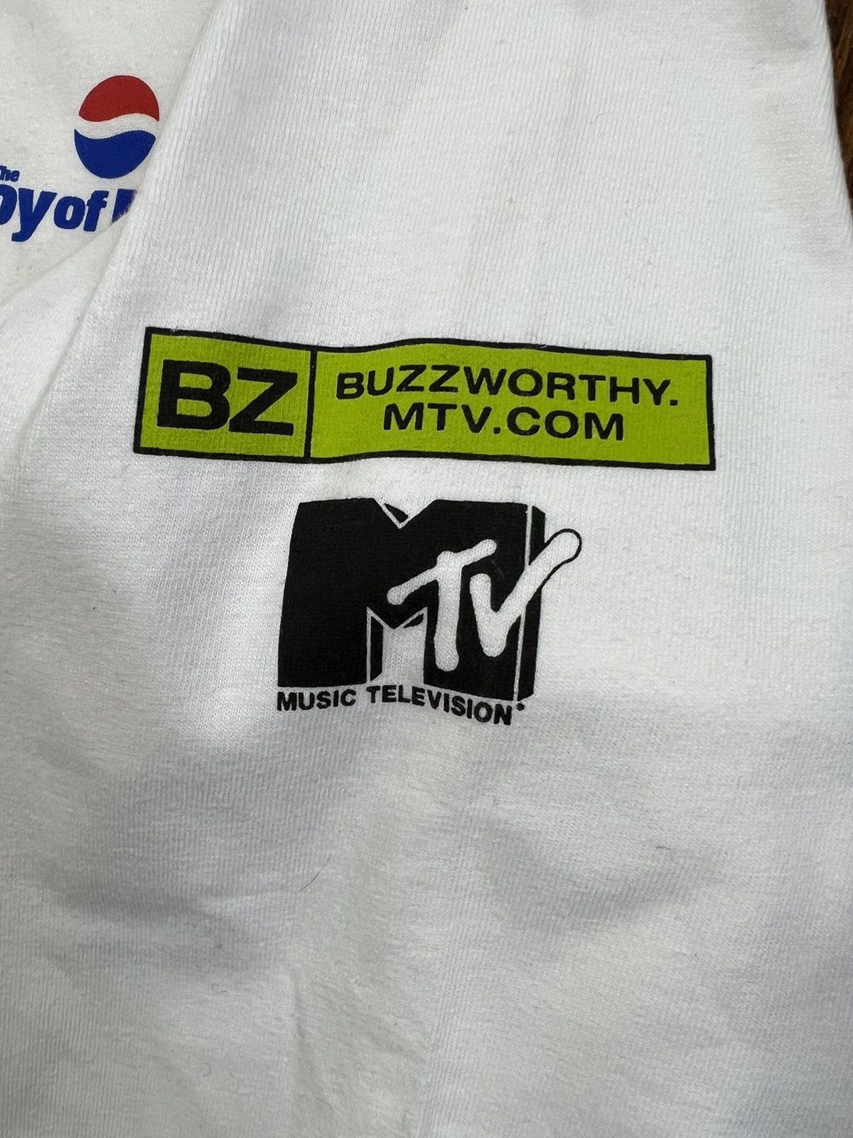 Band Tees × Mtv × Vintage Vintage MTV Shakira Pepsi Promo Long Sleeve Band Tee Shirt Size US XL / EU 56 / 4 - 3 Thumbnail