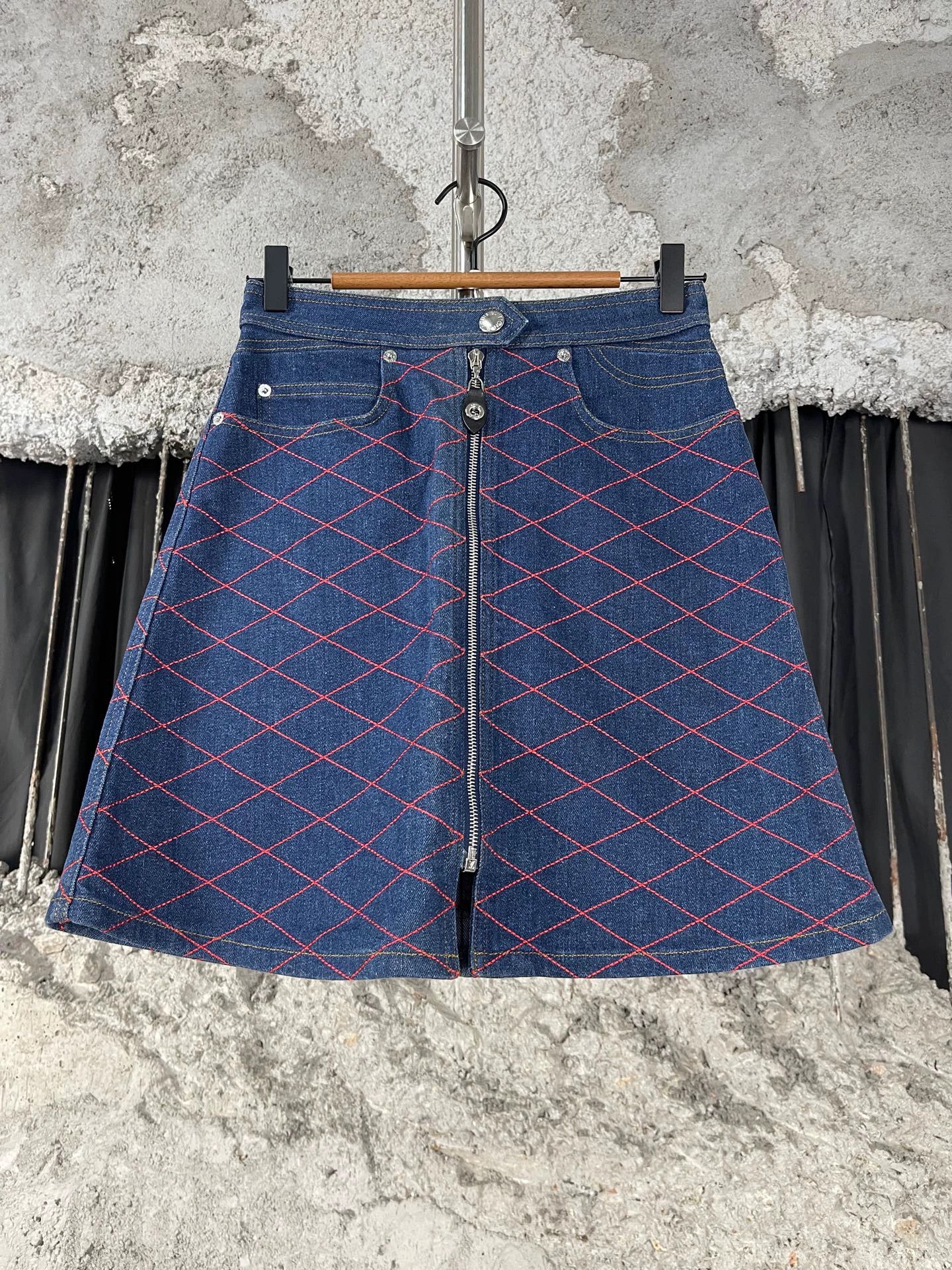 Louis Vuitton LV Denim Mini Skirt Women's 34 New Size 25" / US 0 / IT 36 - 1 Thumbnail
