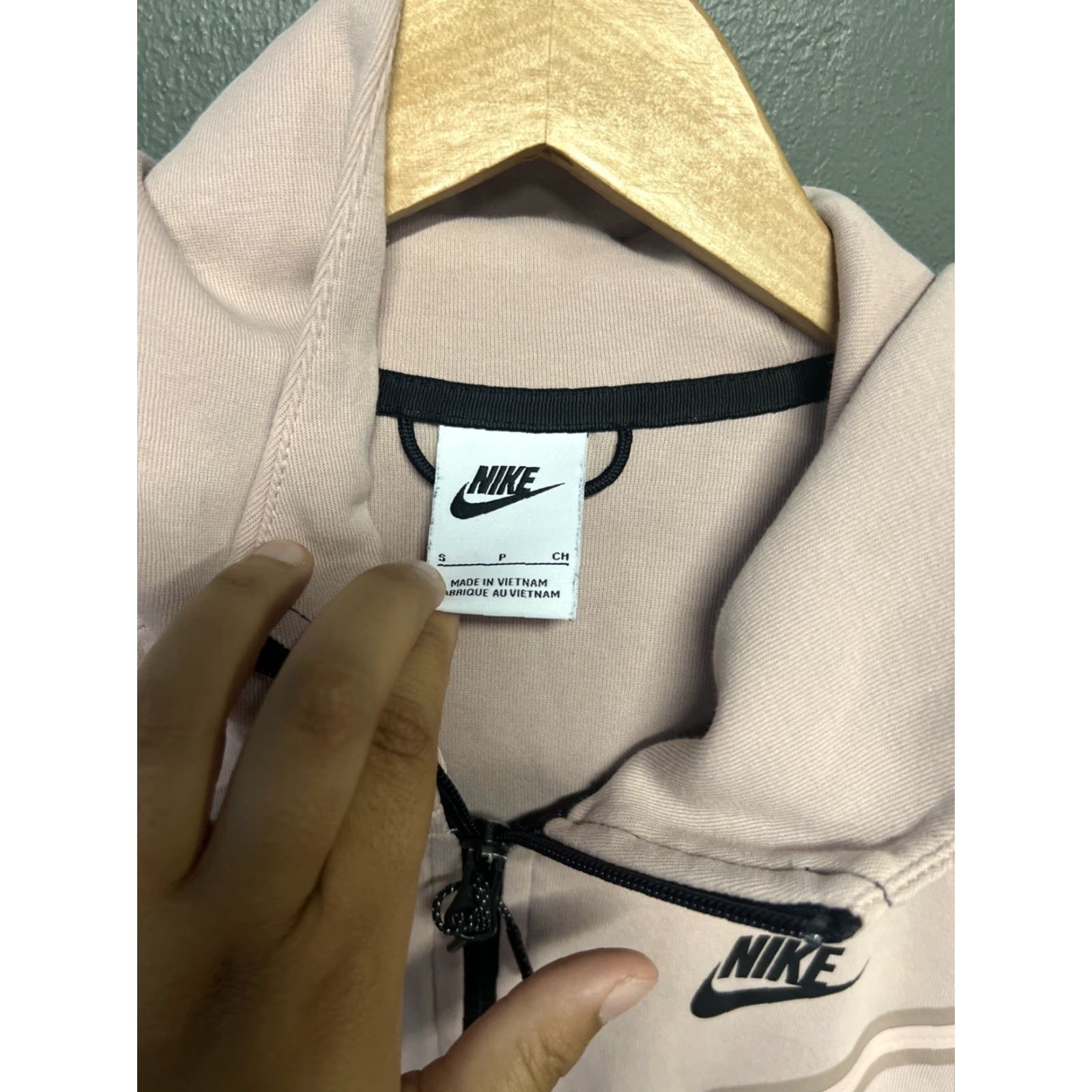 Nike Women's Nike Tech Fleece Windrunner Hoodie Small Pink CW4298 User: Women's Nike Tech Fleece Windrunner Hoodie Small Pink CW4298 Size S / US 4 / IT 40 - 2 Thumbnail
