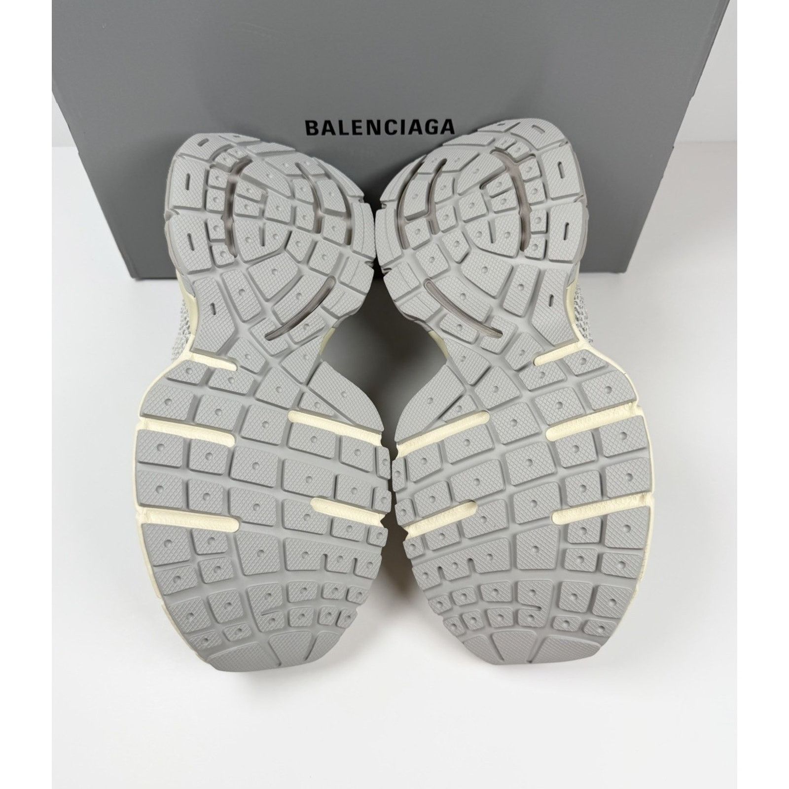 Balenciaga Size 41EU/8US - Balenciaga 3XL Fishnet NEW/RETAIL $1,650! Size US 8 / EU 41 - 7 Thumbnail