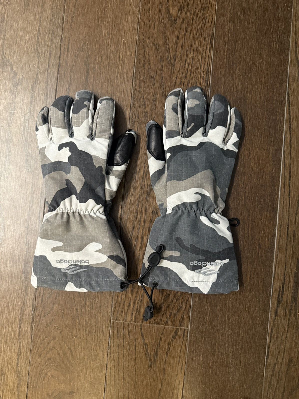 Balenciaga Balenciaga 3B Sports Icon Ski Gloves - Camo | Grailed