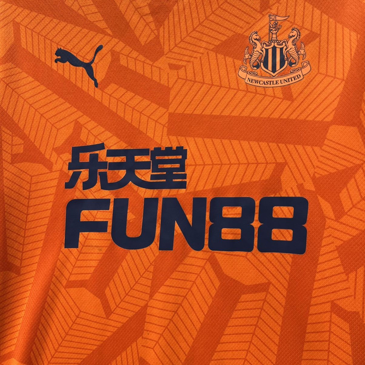Puma NEWCASTLE UNITED 2019 2020 FOOTBAL SHIRT SOCCER JERSEY PUMA Size US M / EU 48-50 / 2 - 4 Thumbnail