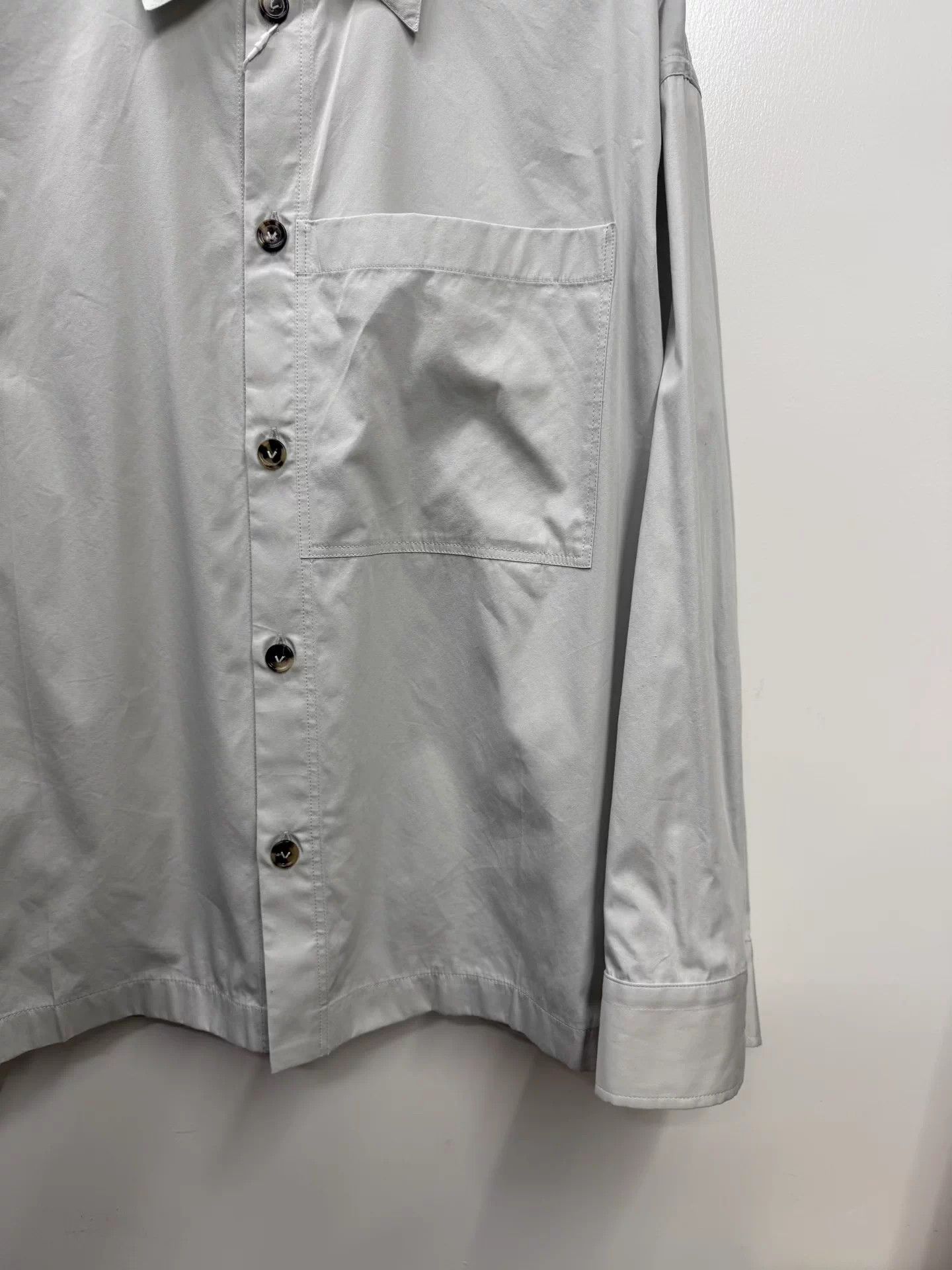 Bottega Veneta BV solid gray white long-sleeve shirt 44 mint Size US S / EU 44-46 / 1 - 3 Thumbnail