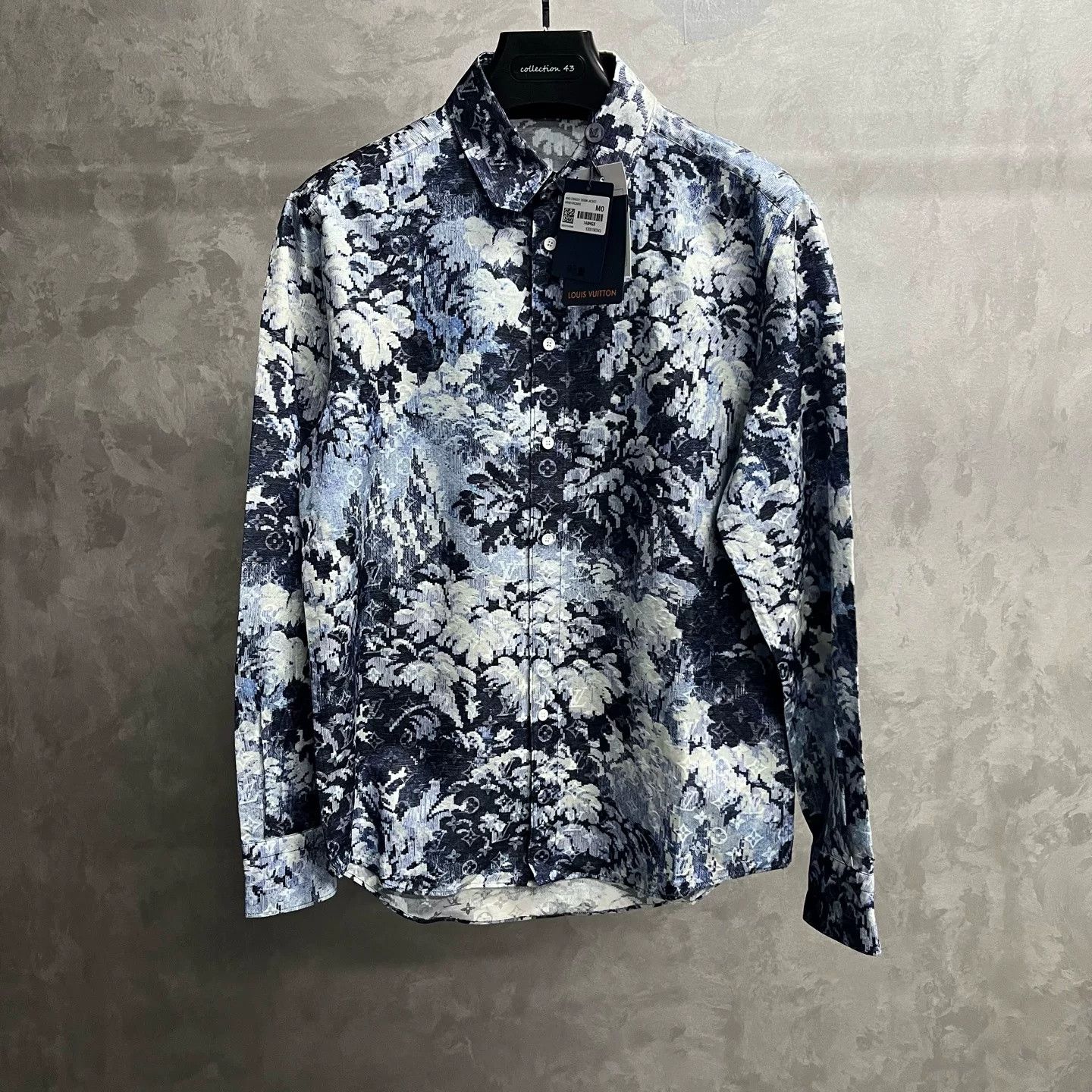Louis Vuitton Louis Vuitton Blue Tapestry Silk Shirt Size US M / EU 48-50 / 2 - 1 Thumbnail