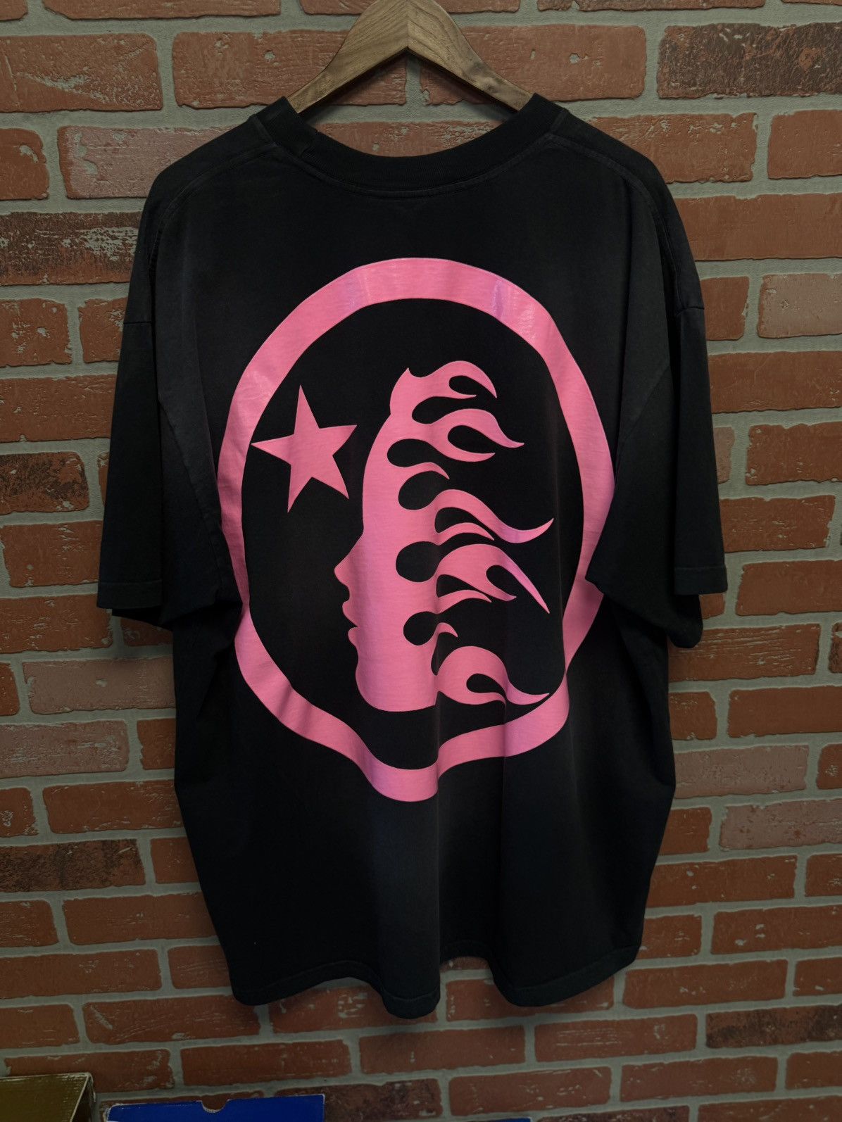 HELLSTAR Hellstar Black PINK Logo Tee Shirt 100% Authentic Size XXL Size US XXL / EU 58 / 5 - 4 Thumbnail