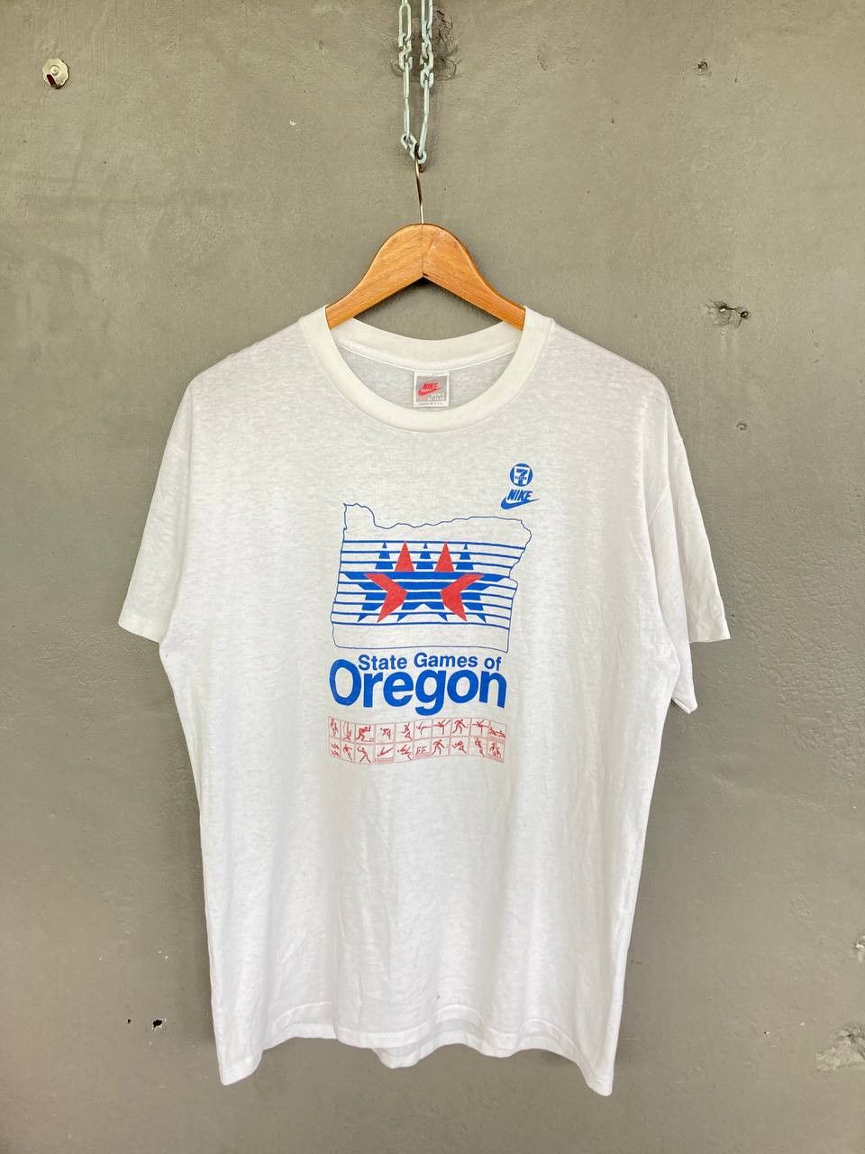 Vintage Vintage 1986 Nike Tee Size US L / EU 52-54 / 3 - 1 Thumbnail