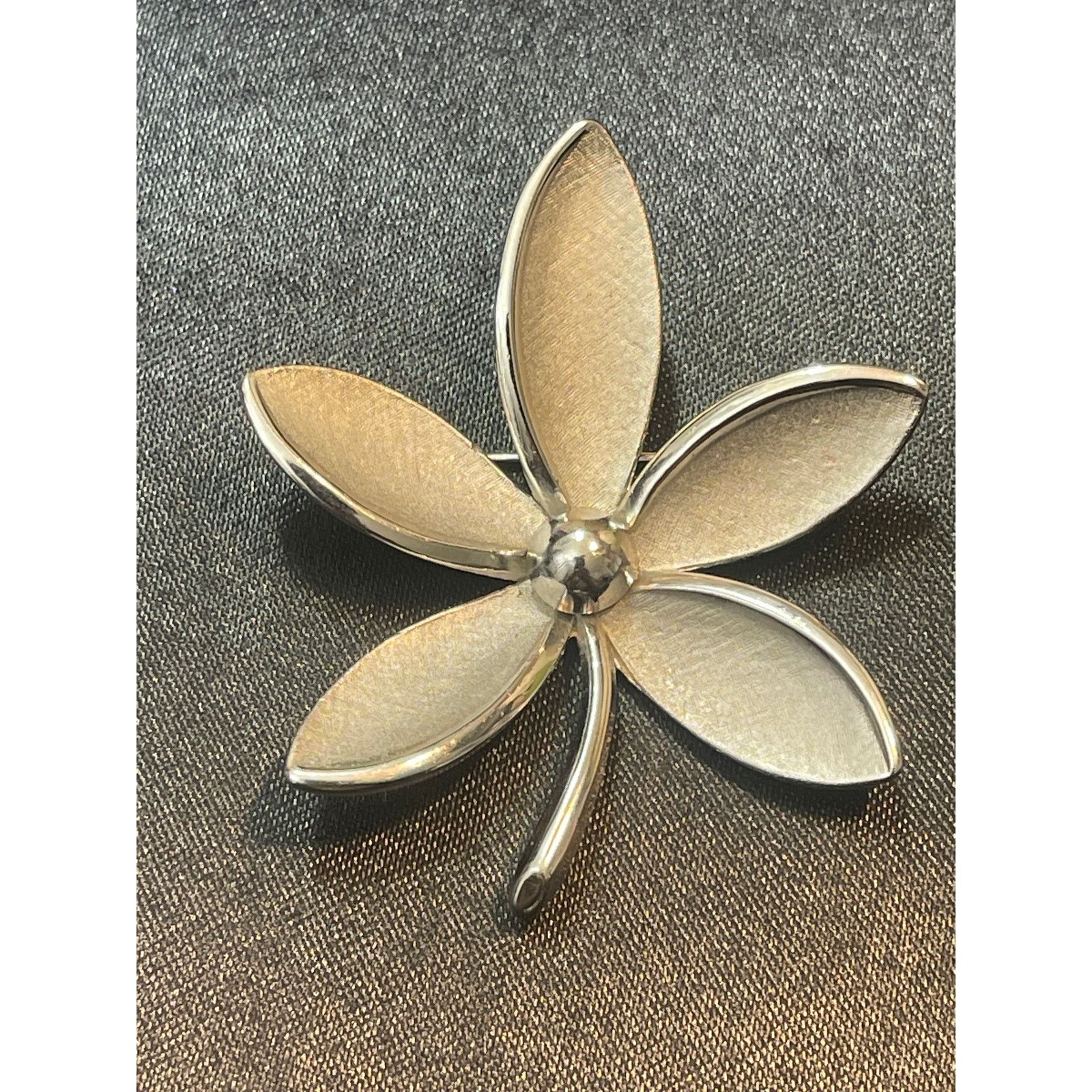 Other Vintage Crown Trifari Brushed Silver Flower Brooch Size ONE SIZE - 1 Thumbnail