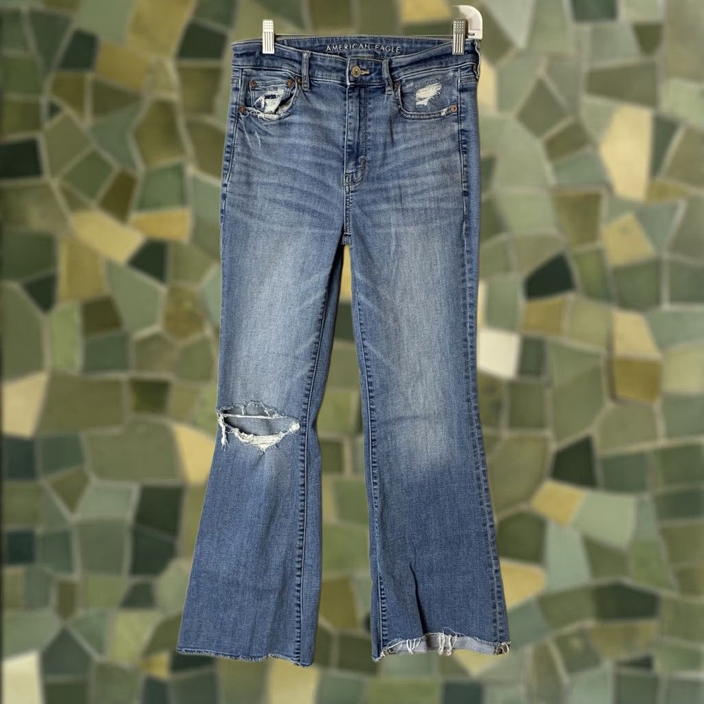American Eagle Outfitters American Eagle Outfitters Jeans Women 6 Blue Super High Rise Flare Raw Hem 5-Pocket Design Distressed Size 28" / US 6 / IT 42 - 1 Thumbnail