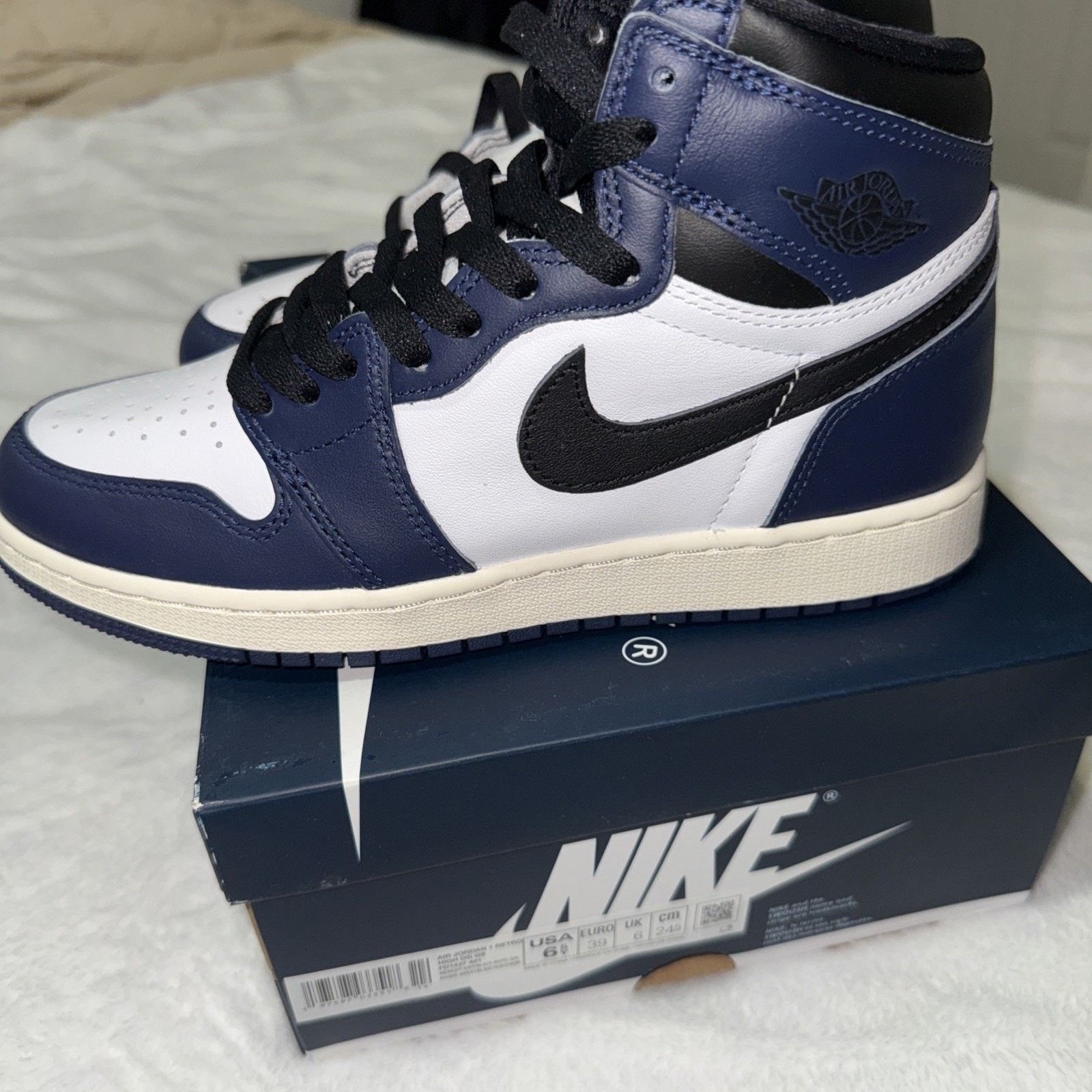 Nike Nike Air Jordan 1 Retro High OG Men 6.5y GS Midnight Navy Size US 6 / EU 39 - 2 Thumbnail