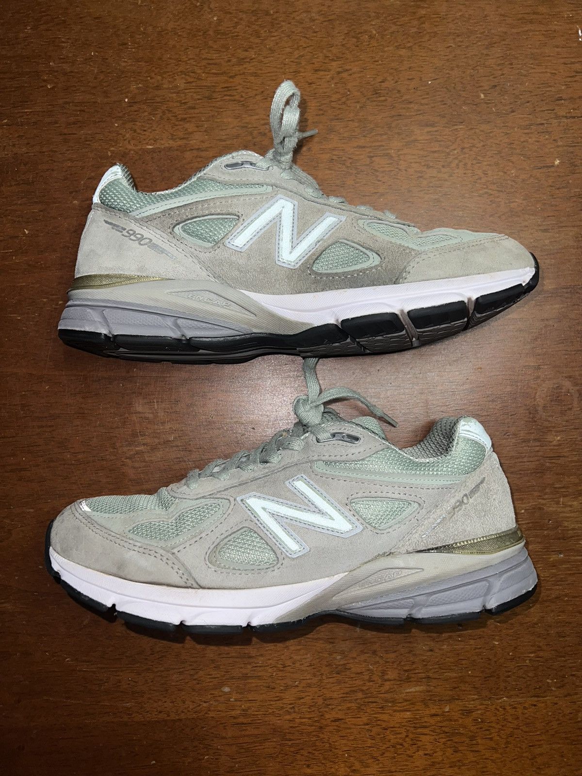 image of New Balance Wmns W990V4 Mint Size 9W Shoes in Green, Women's