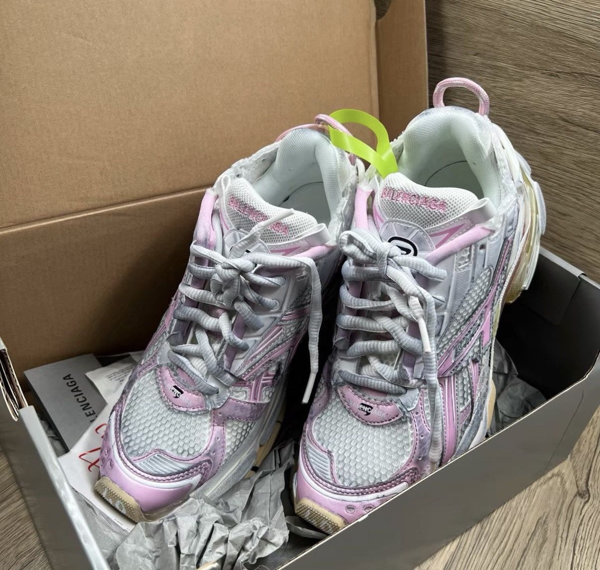 Balenciaga Balenciaga Runner Pink & White Vintage Dad Sneakers J41 Size US 10 / IT 40 - 2 Thumbnail