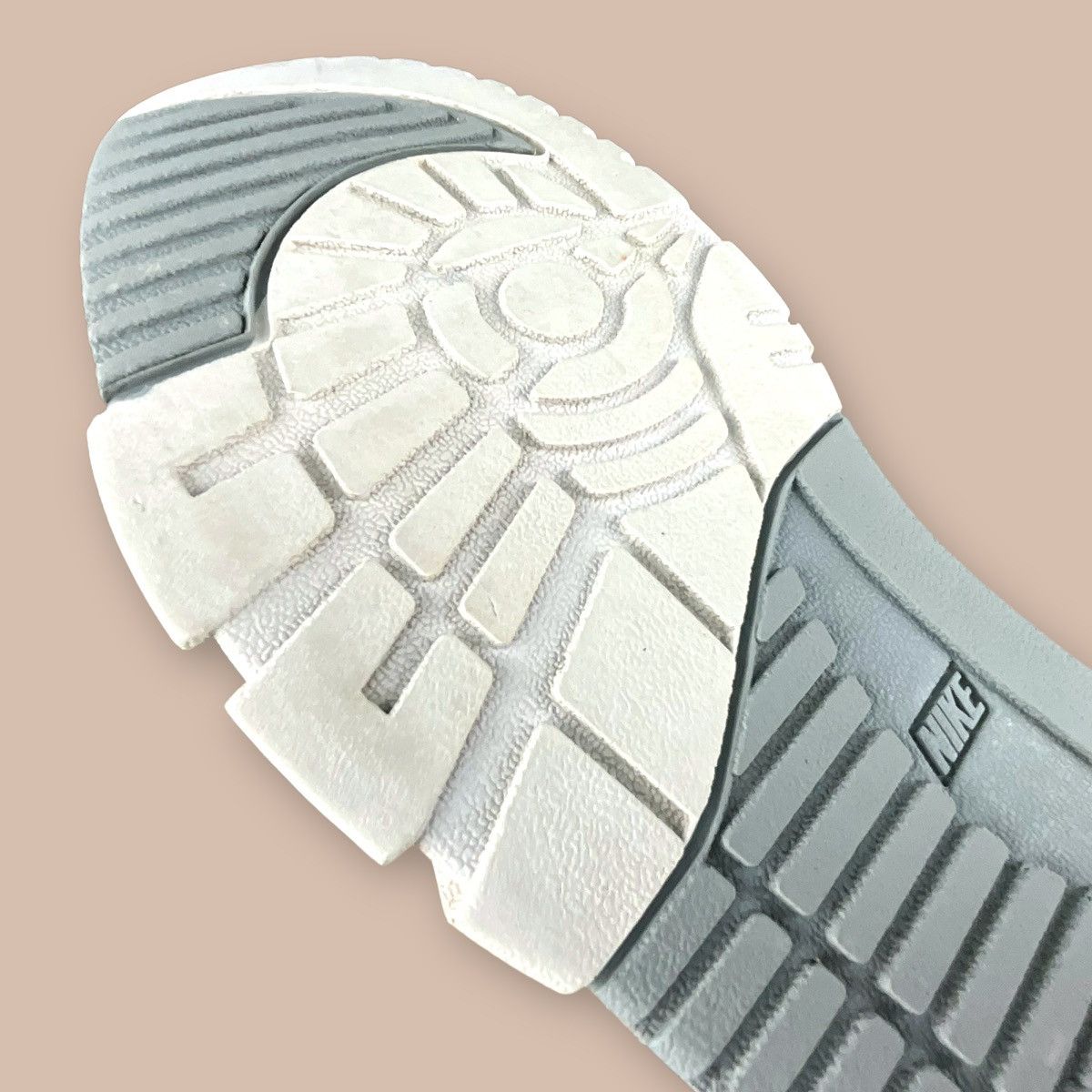 Nike Nike Air Cross Trainer Low Size US 7 / EU 40 - 19 Thumbnail