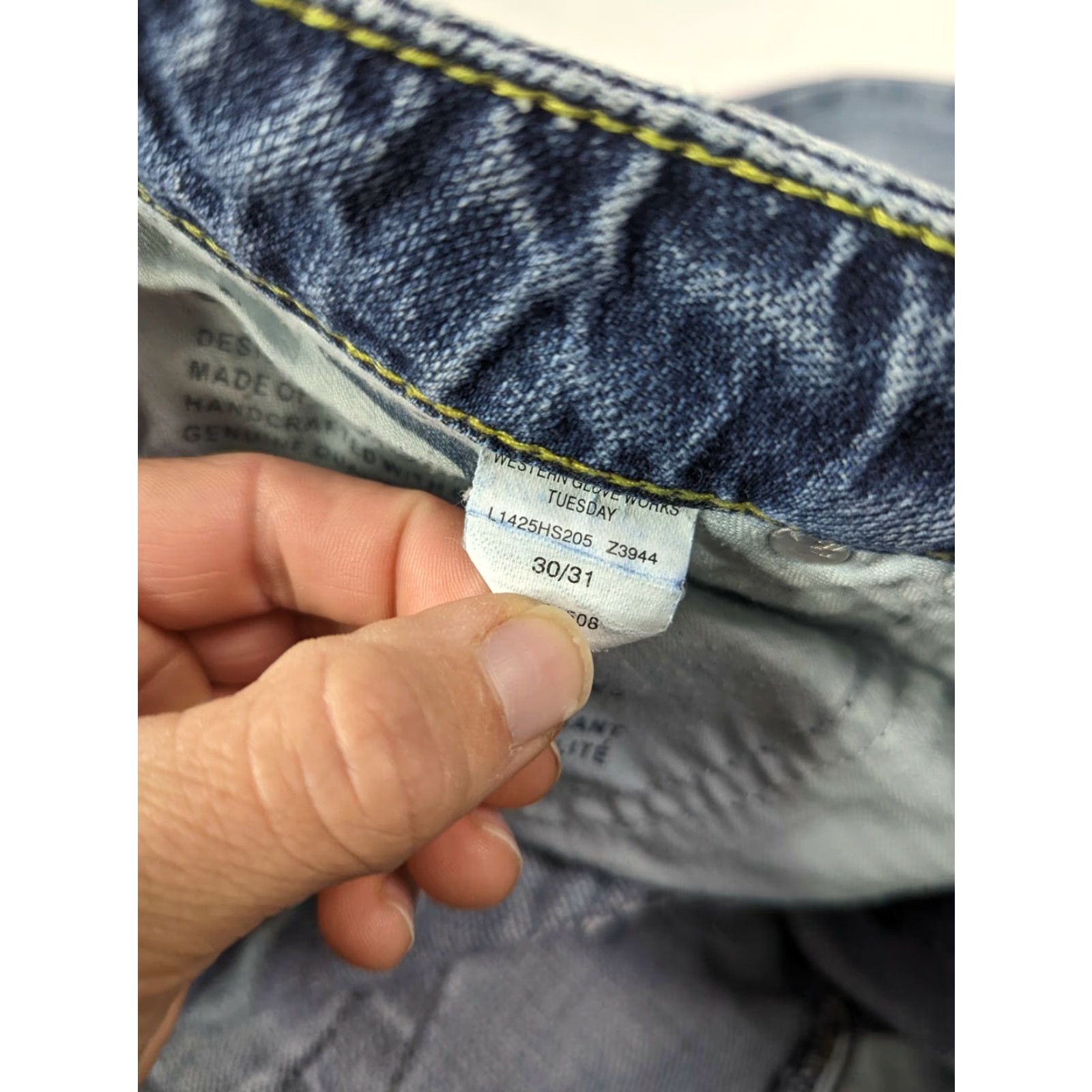 Vintage Silver Jeans Tuesday Women’s Distressed Bootcut Jeans 30 x 31 Regular 33 Inseam 30 Blue Denim Cotton Blend Zipper Closure Embellished Women’s Jeans Size 24" / US 00 / IT 34 - 4 Thumbnail