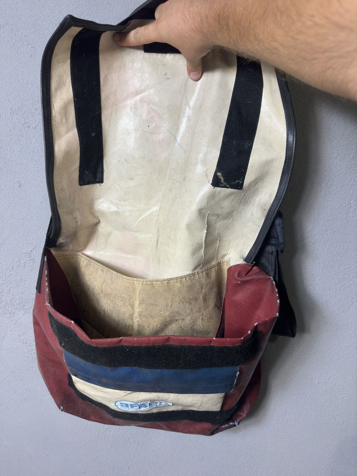 Freitag × Vintage Vintage Freitag Recycled Distressed Shoulder Bag Size ONE SIZE - 10 Thumbnail