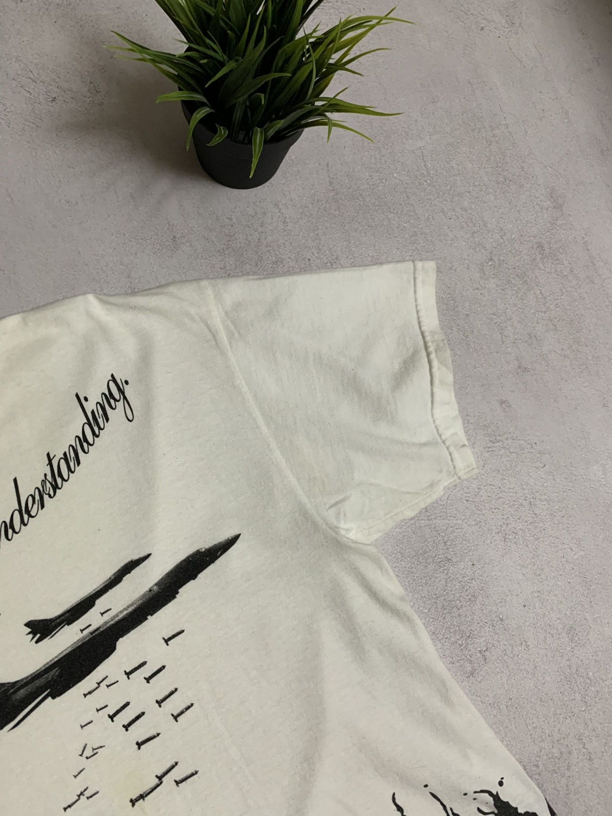 Vintage Vintage Love Piece & Understanding T Shirt Tee Baggy Rap Y2K Size US L / EU 52-54 / 3 - 6 Thumbnail