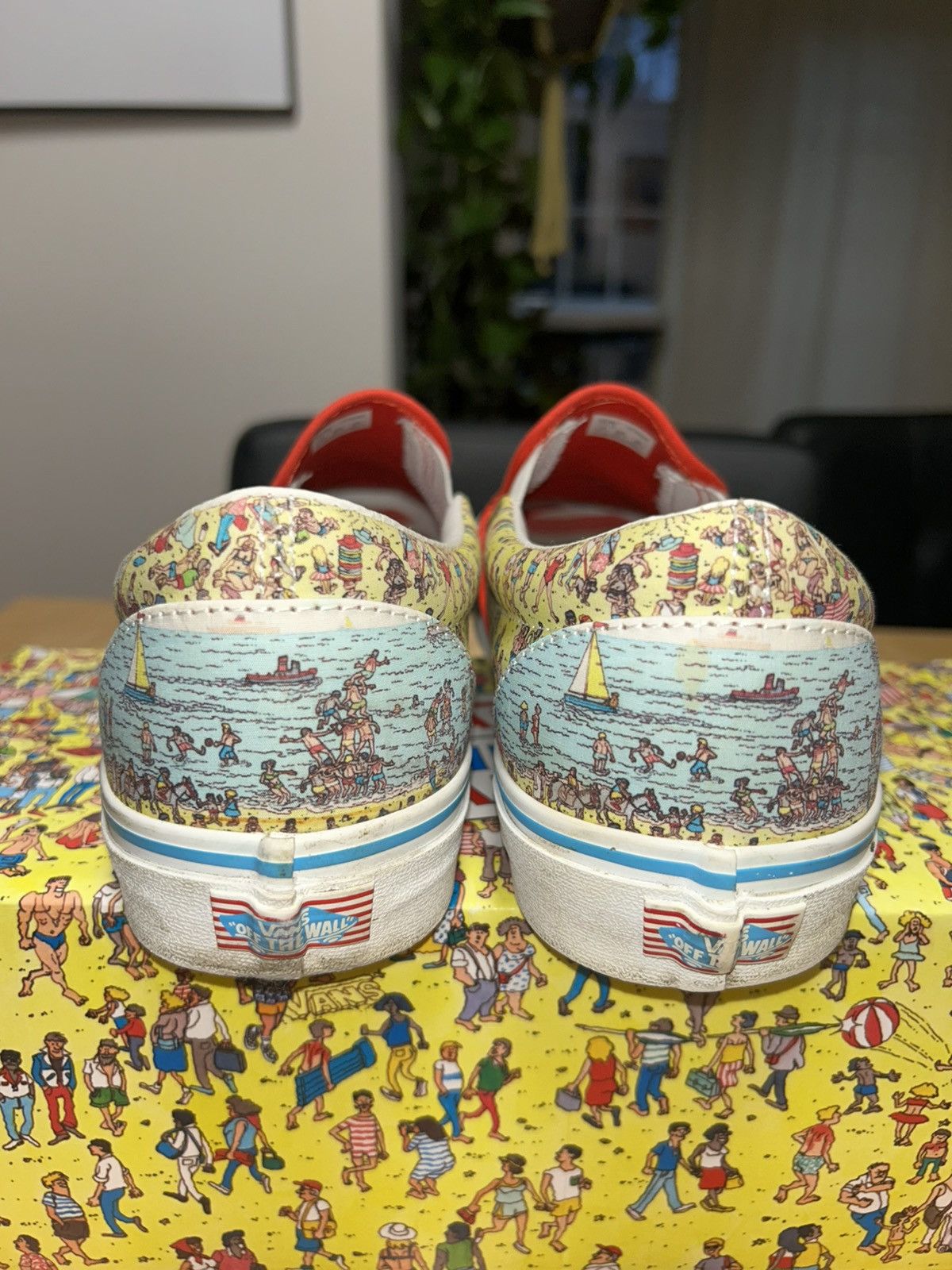 Vans Wheres waldo slip on vans Size US 11 / EU 44 - 4 Thumbnail