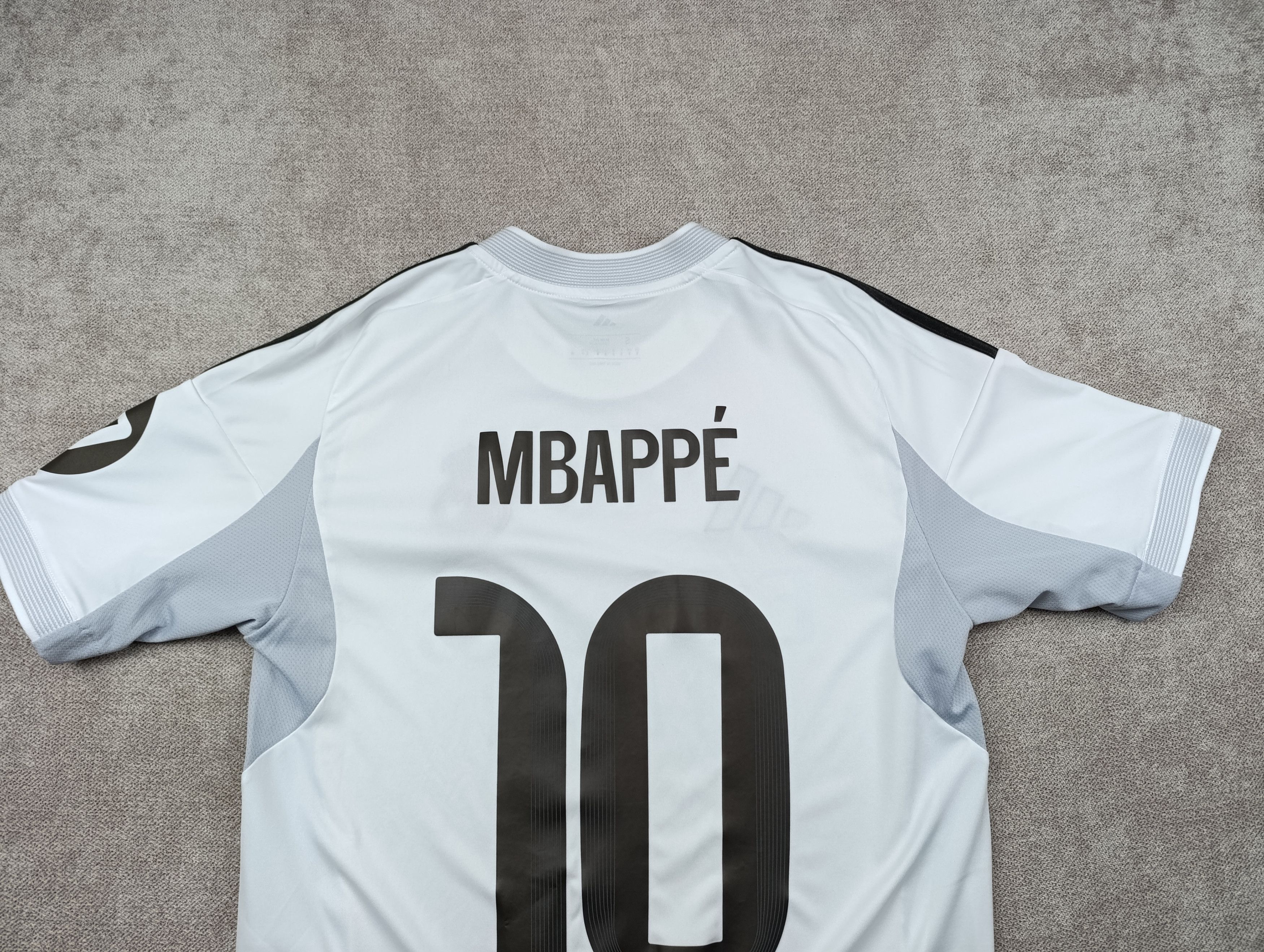 Adidas Adidas #10 MBAPPE Real Madrid 25/26 Home Jersey White Size US S / EU 44-46 / 1 - 16 Thumbnail